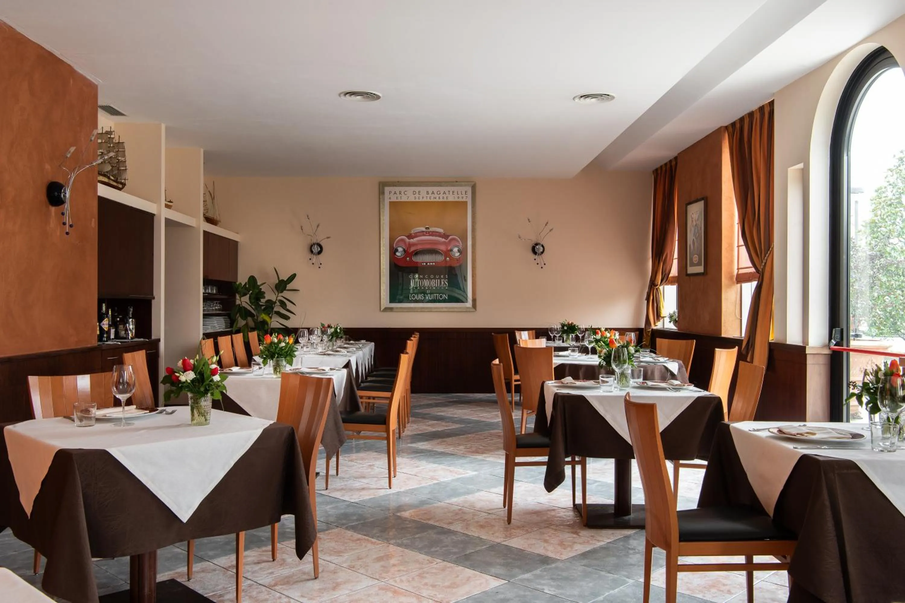 Restaurant/places to eat in Park Hotel Ripaverde