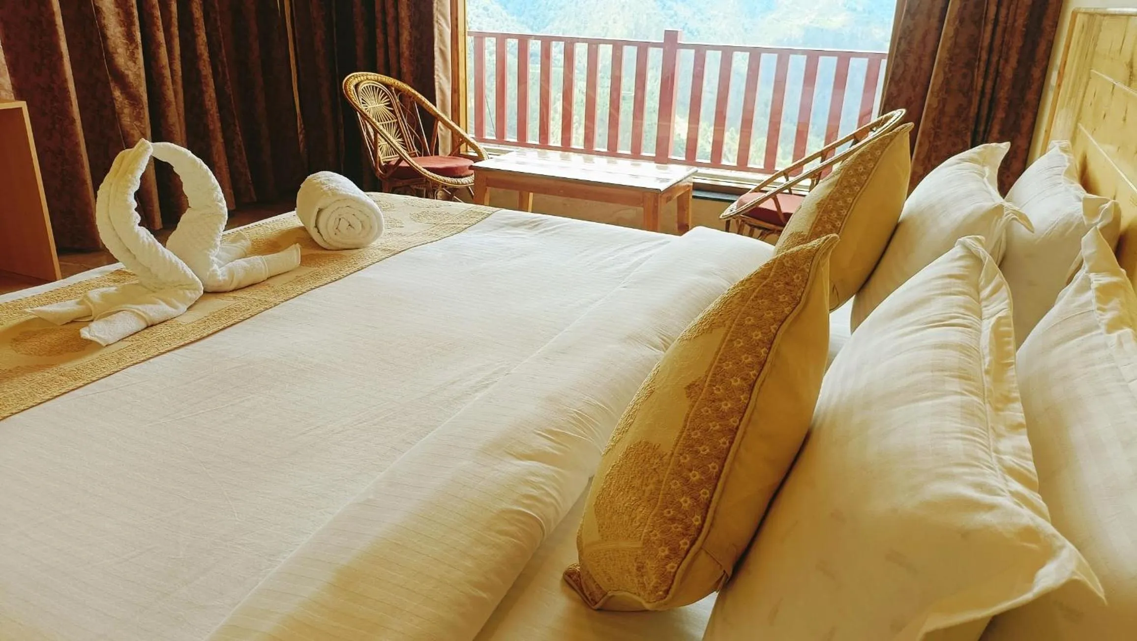 Bed in The Vintage Hill Village - Himalayan Boutique Resort