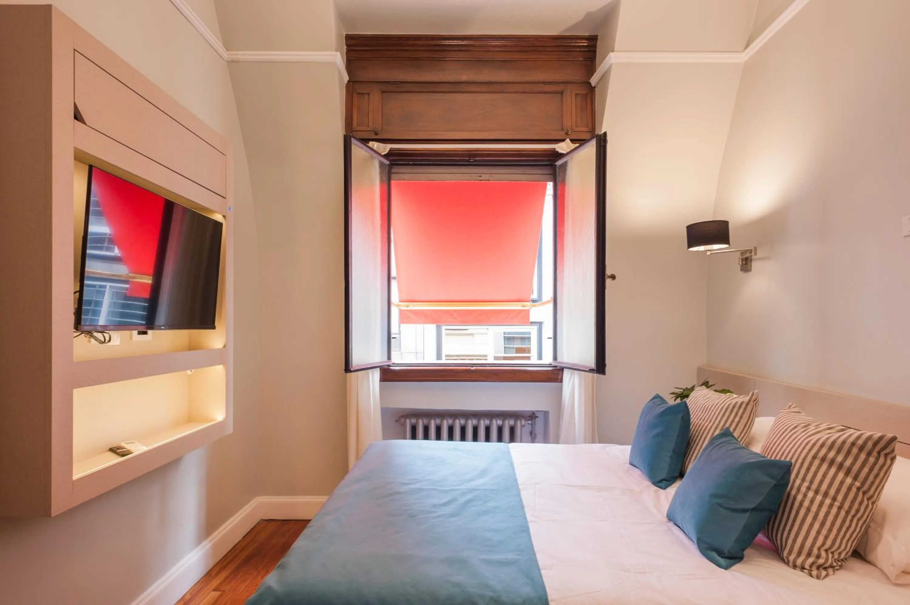 Photo of the whole room, Bed in Sarmiento Flats