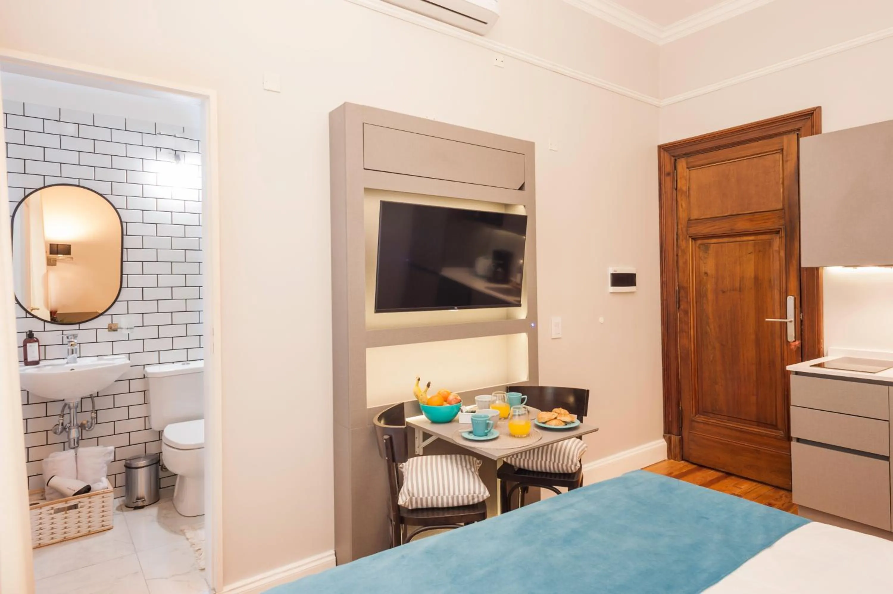 Photo of the whole room, Bed in Sarmiento Flats