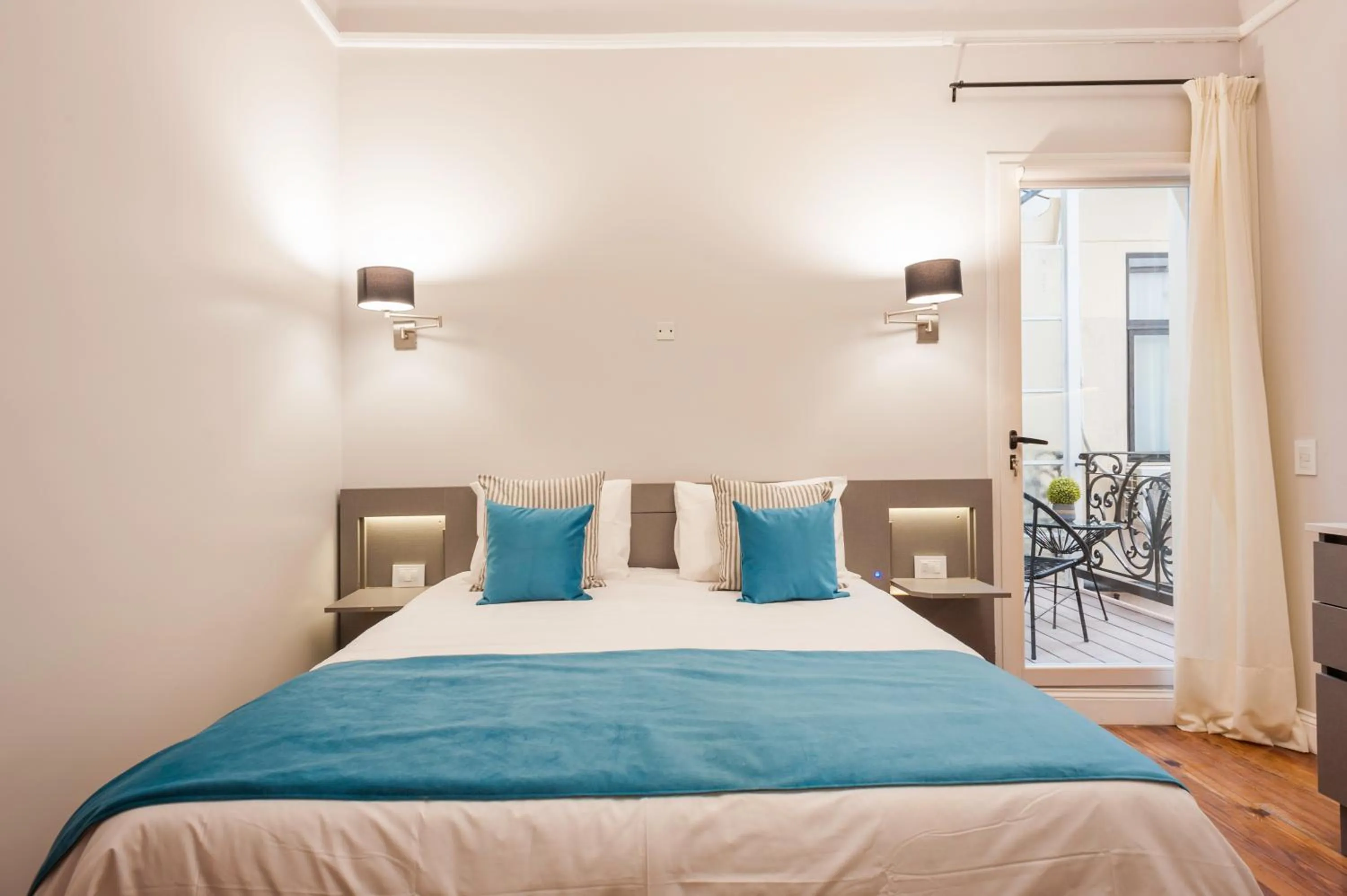 Photo of the whole room, Bed in Sarmiento Flats