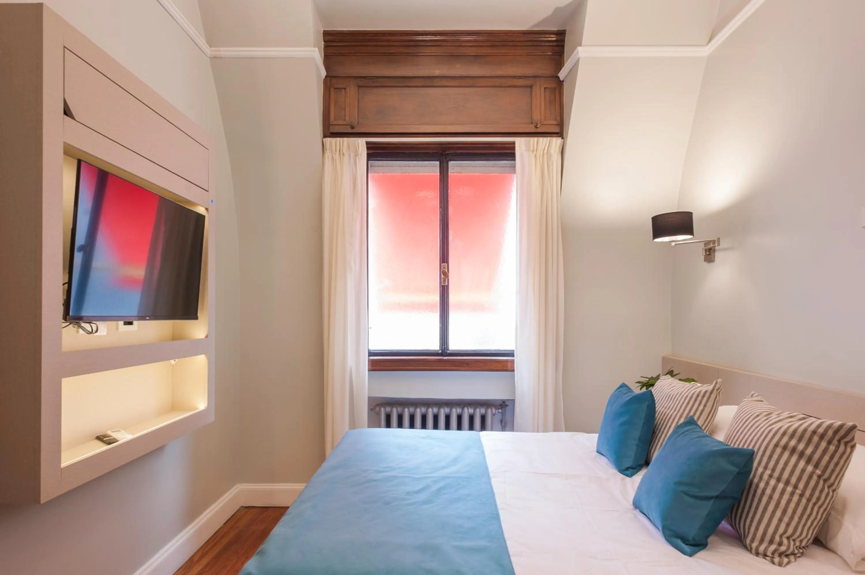 Photo of the whole room, Bed in Sarmiento Flats