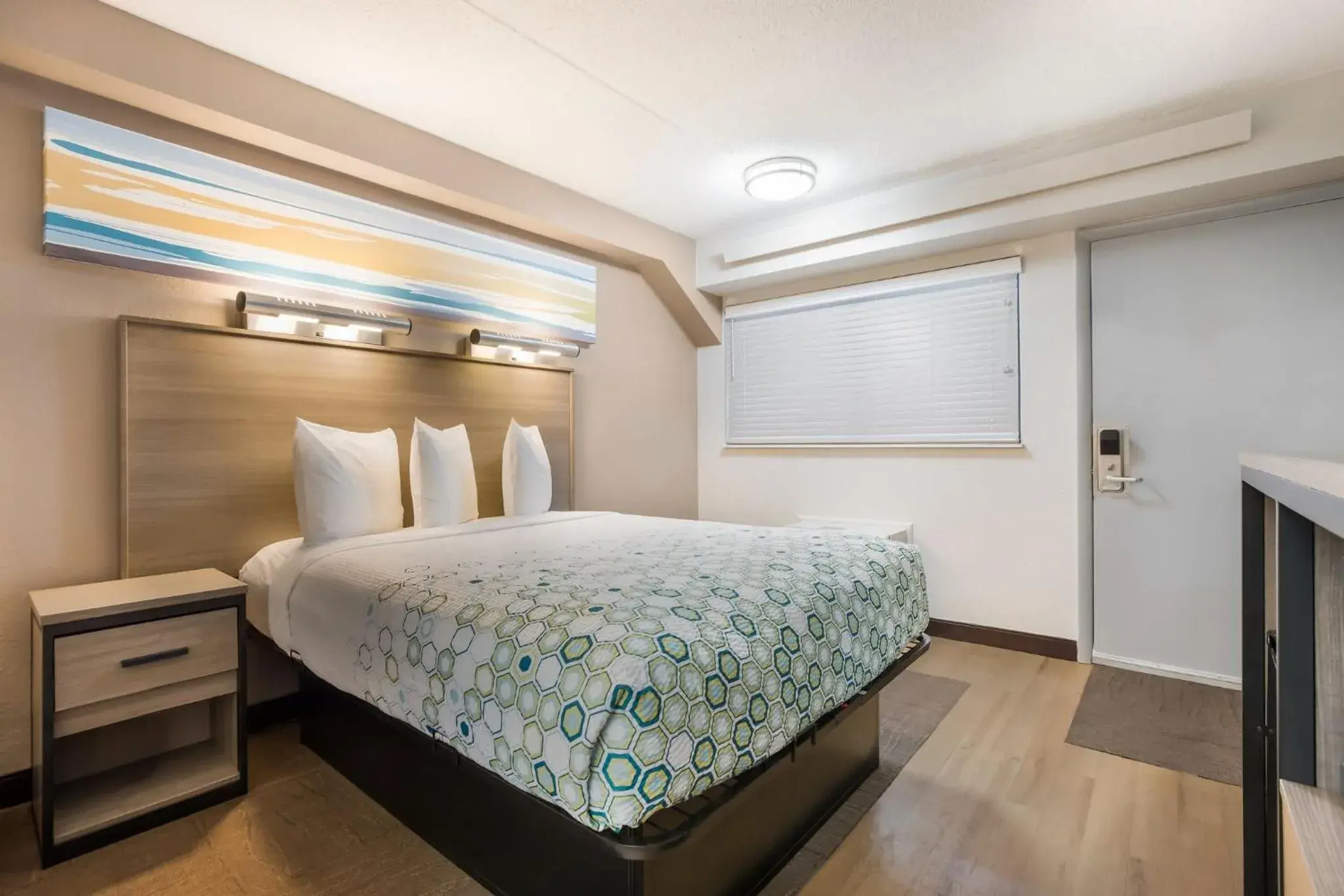 Studio Queen Room with One Queen Bed Non-Smoking in HomeTowne Studios by Red Roof Princeton - Ewing/ Lawrenceville Studio Queen Room with One Queen Bed Non-Smoking in HomeTowne Studios by Red Roof Princeton - Ewing/ Lawrenceville