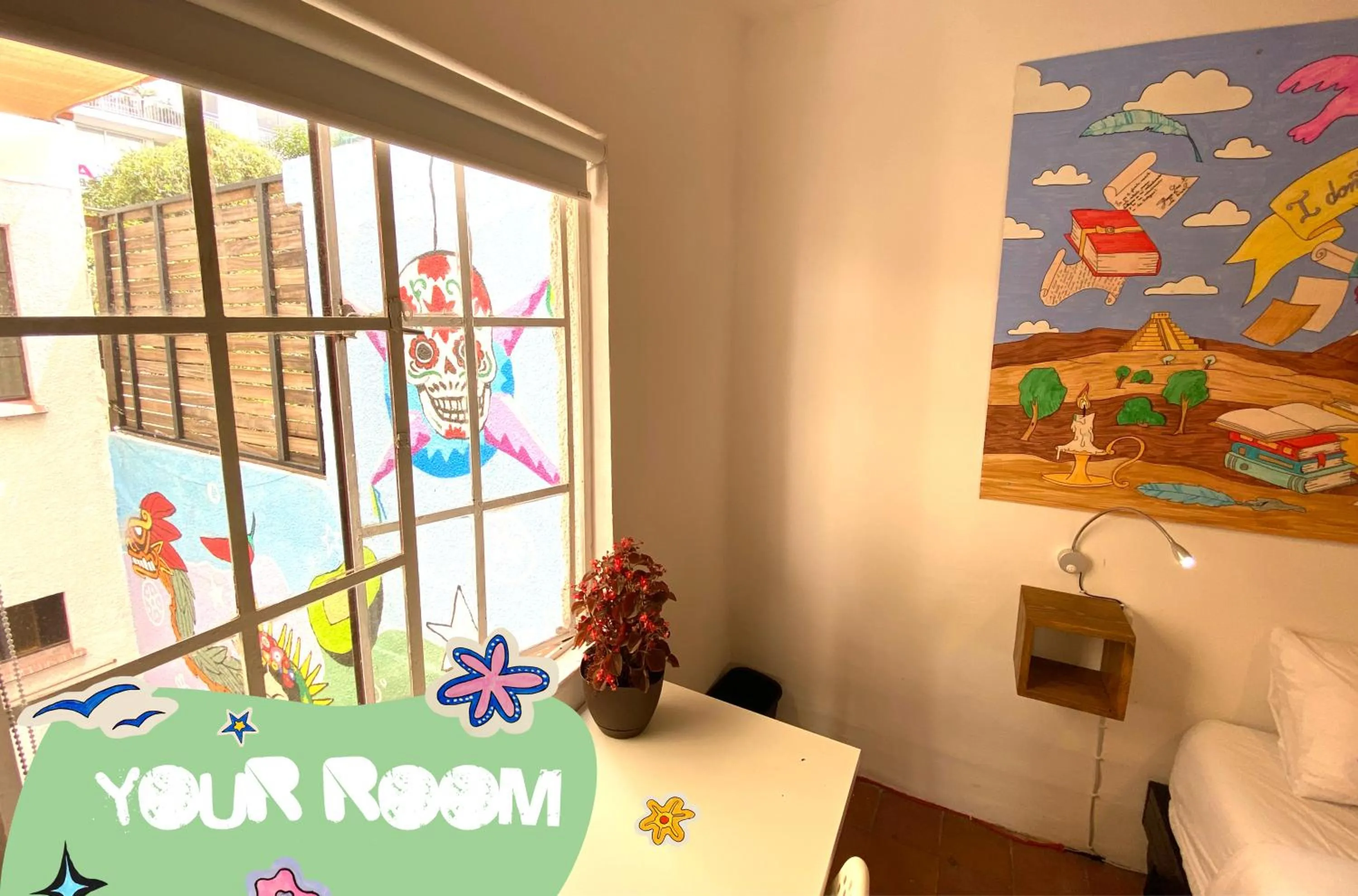 Photo of the whole room in Hostal Fungi Casa Rosa