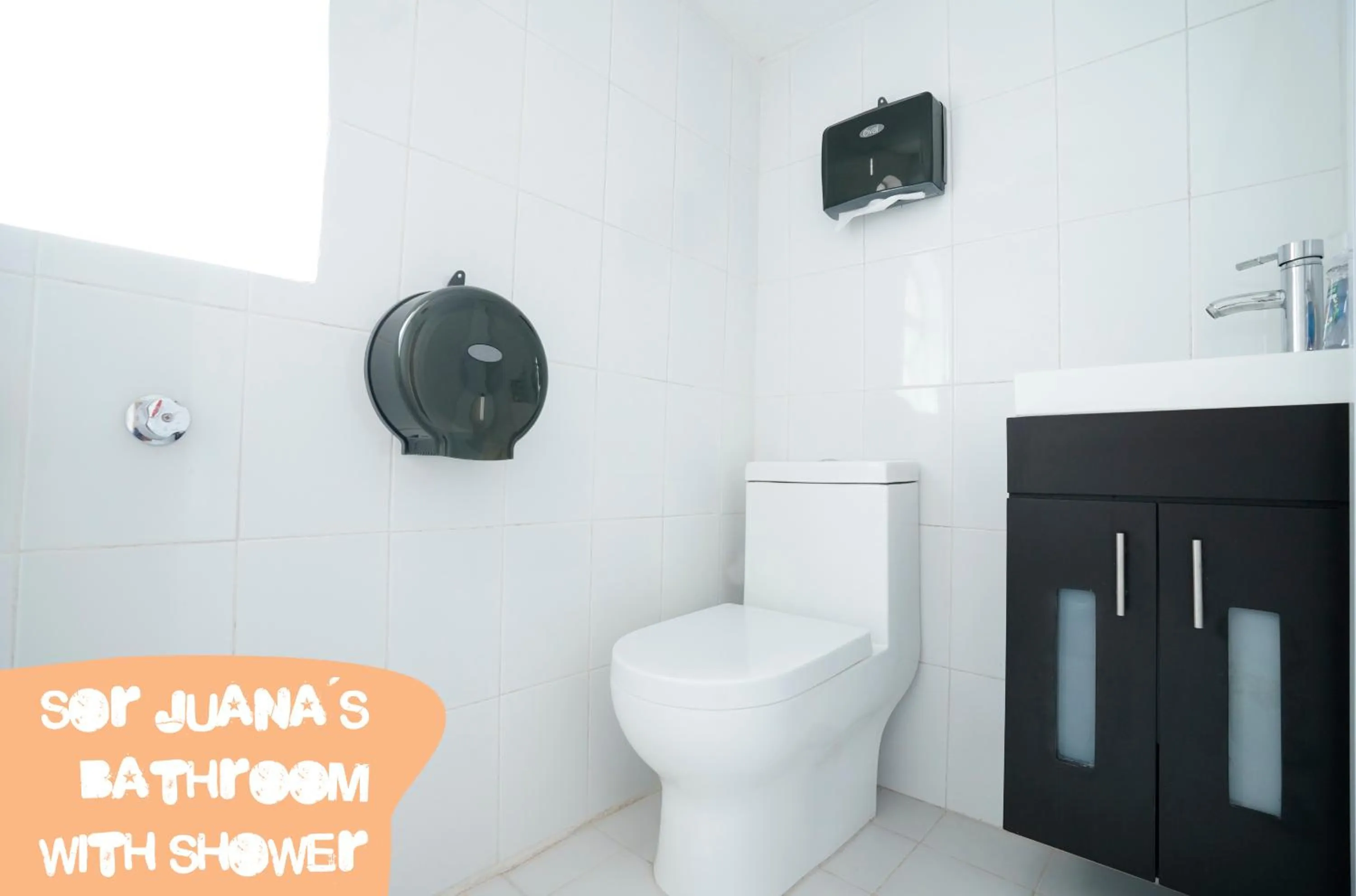 Bathroom in Hostal Fungi Casa Rosa