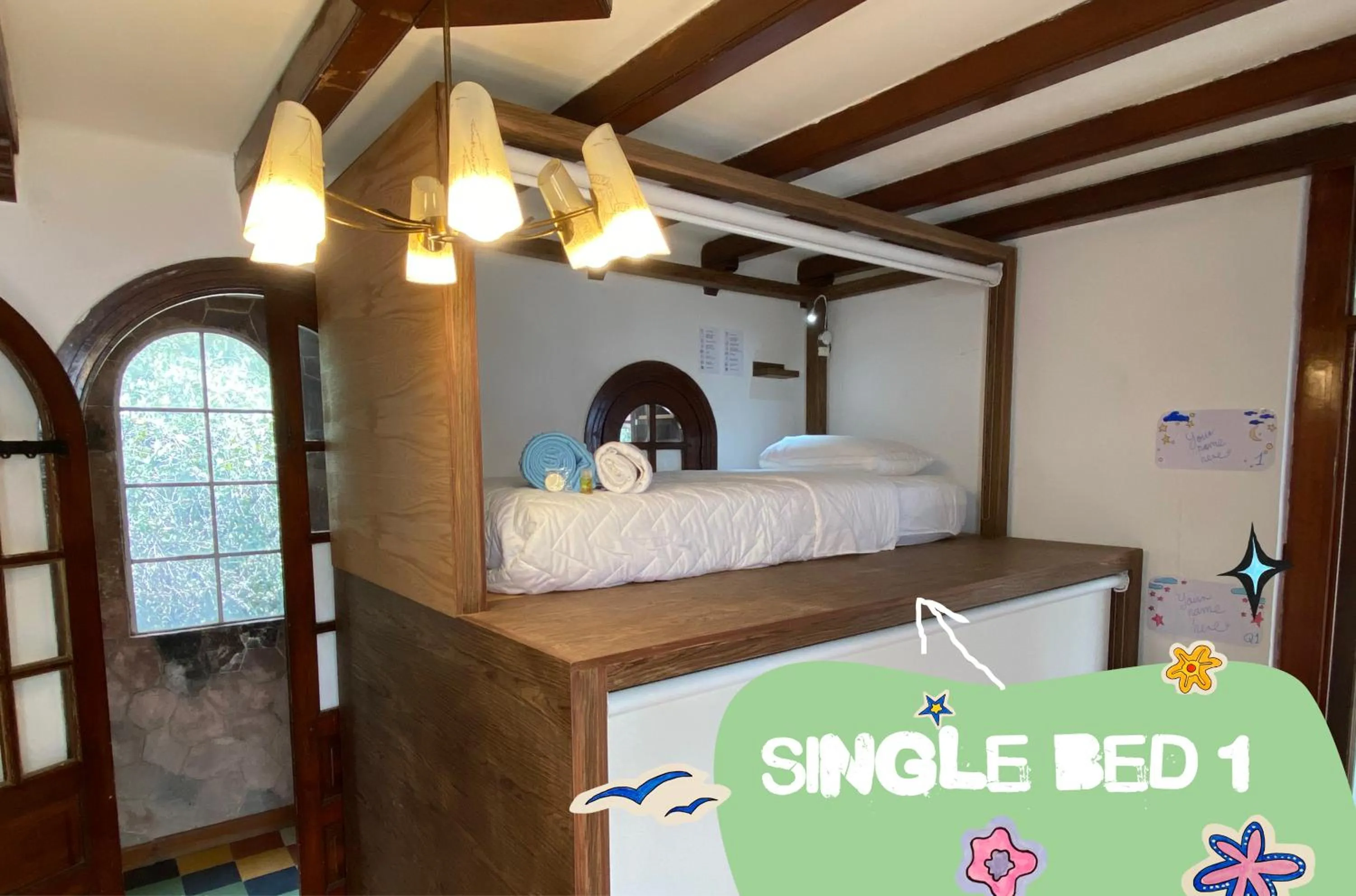 Bed in Hostal Fungi Casa Rosa