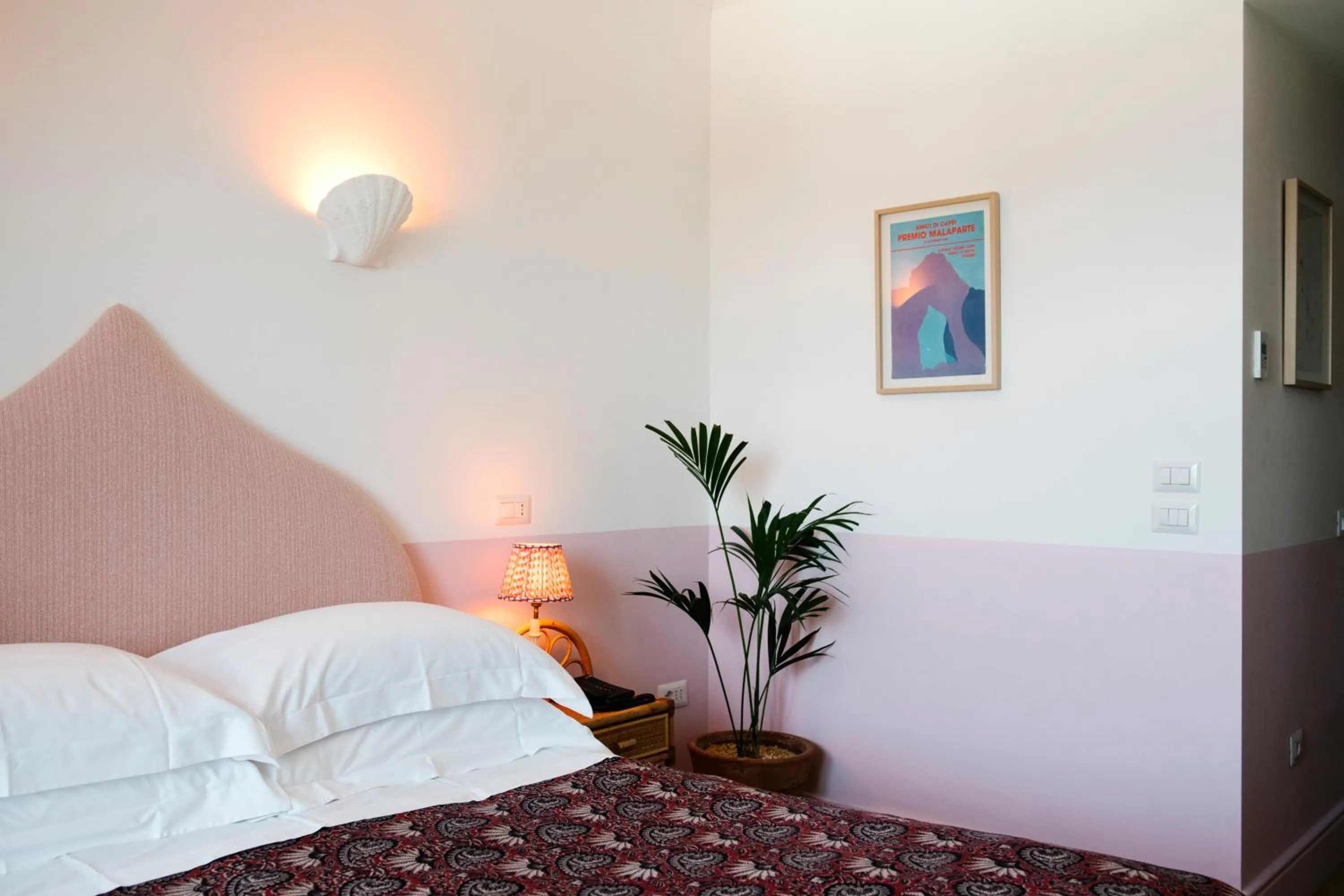 Bed in Il Capri Hotel