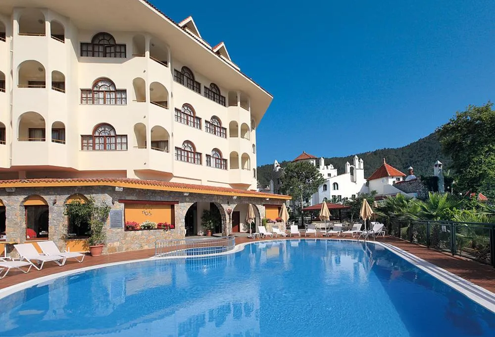 Swimming pool in Fortuna Beach Hotel