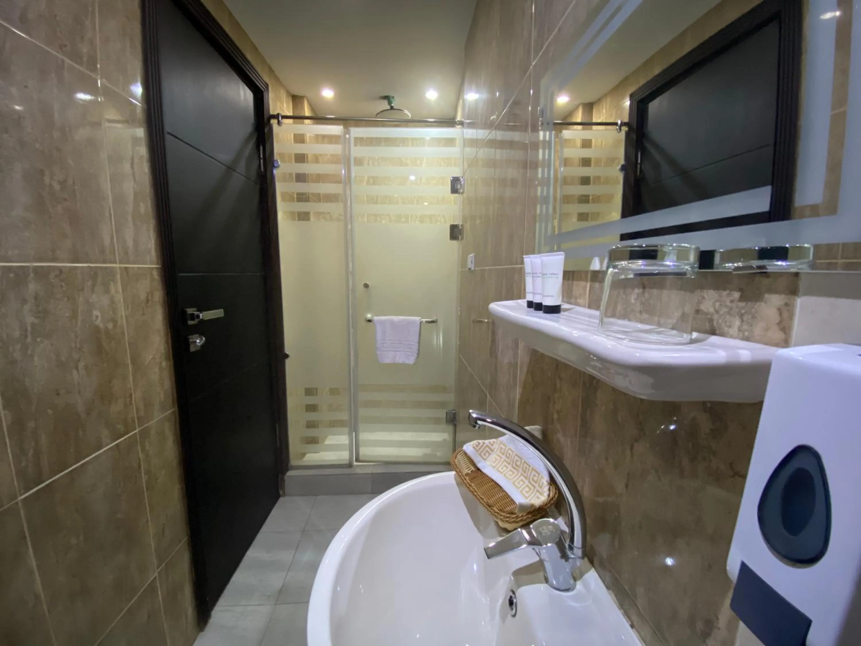 Shower in Golden Pyramids Inn