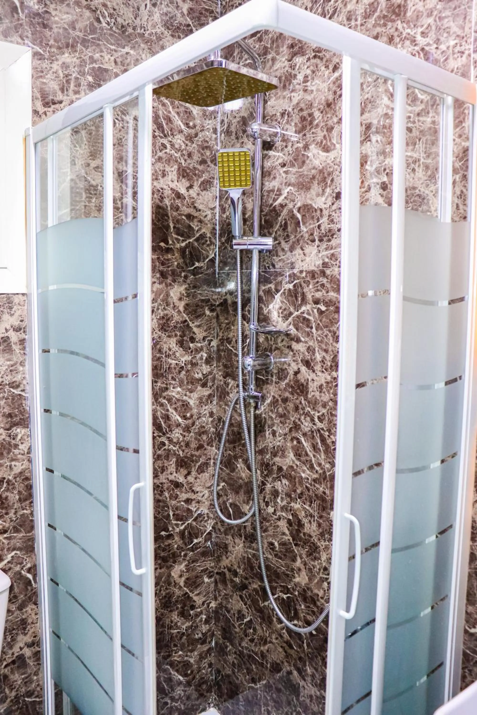 Shower in Golden Pyramids Inn