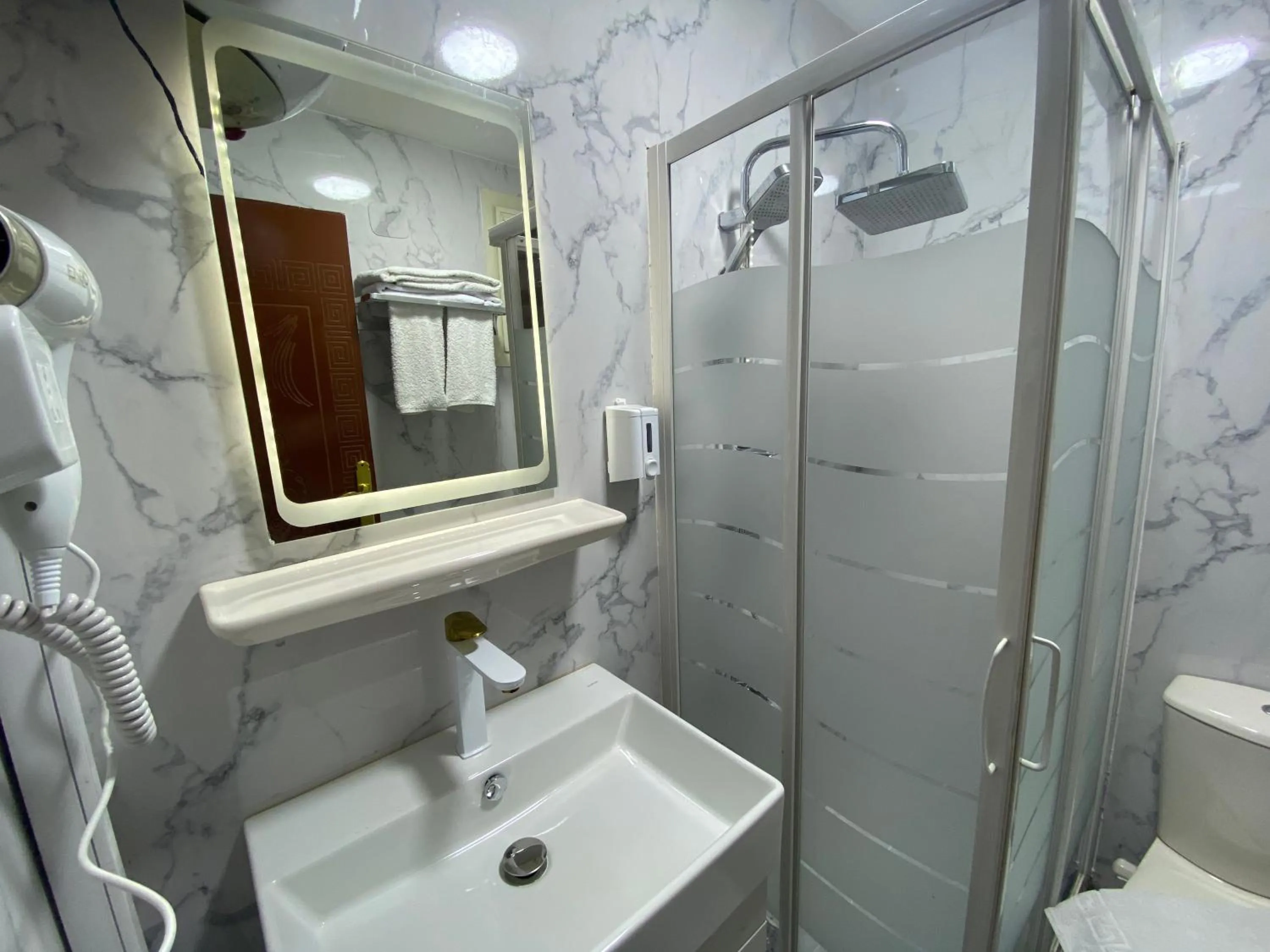 Shower in Golden Pyramids Inn