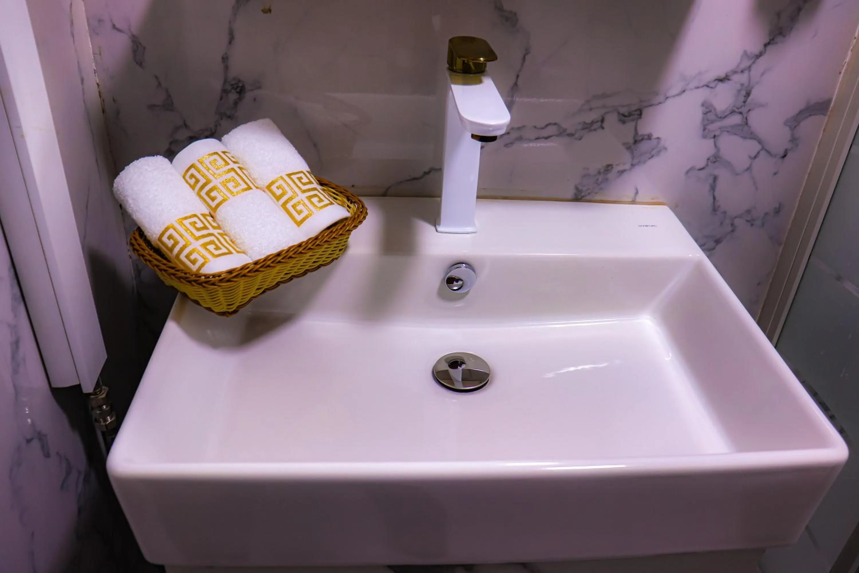 Bathroom in Golden Pyramids Inn