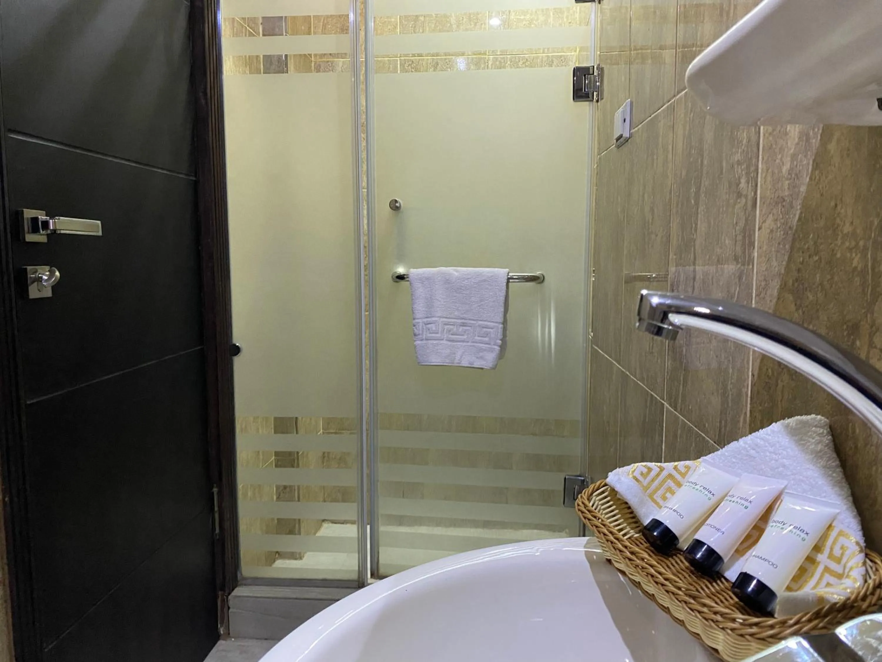 Shower in Golden Pyramids Inn