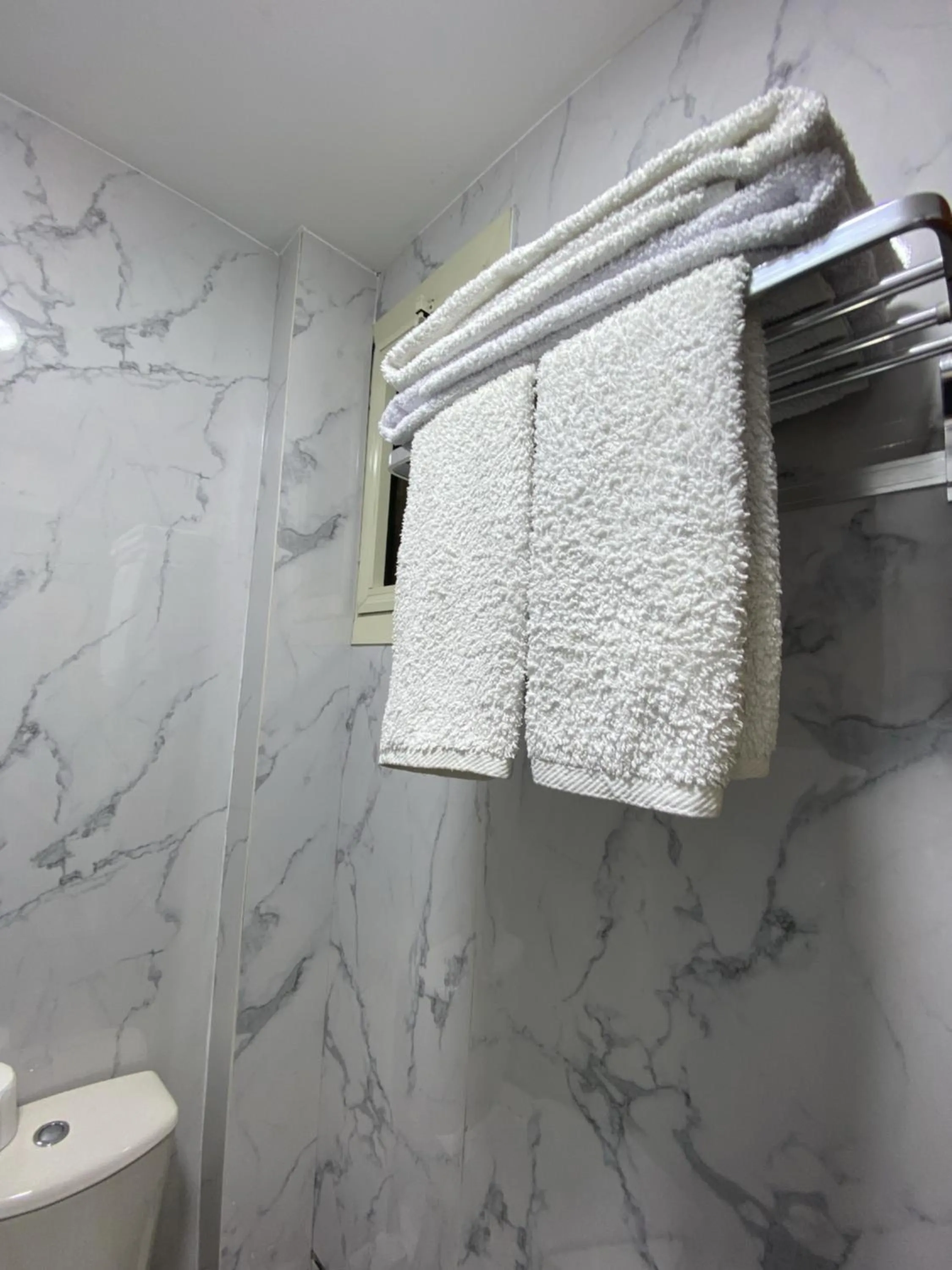 Bathroom in Golden Pyramids Inn