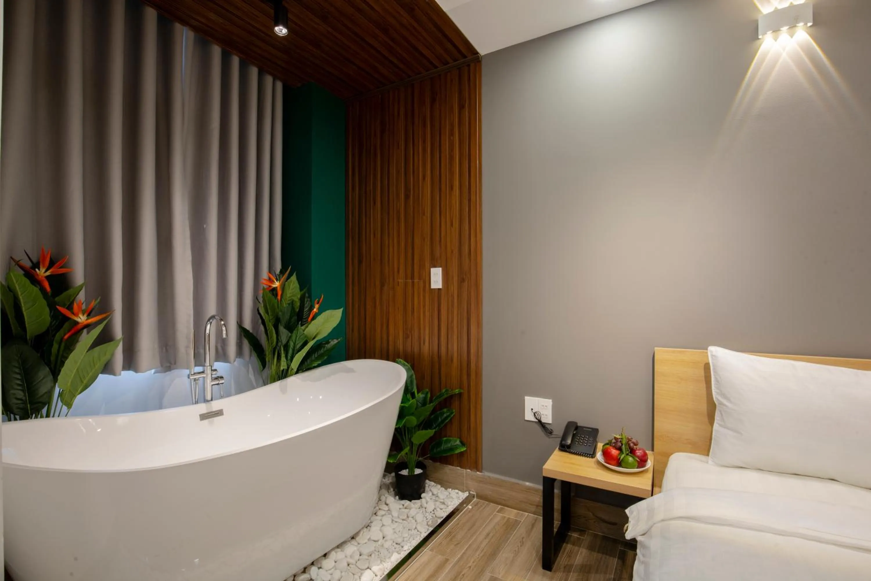 Bathroom in LÁ HOTEL RIVERSIDE