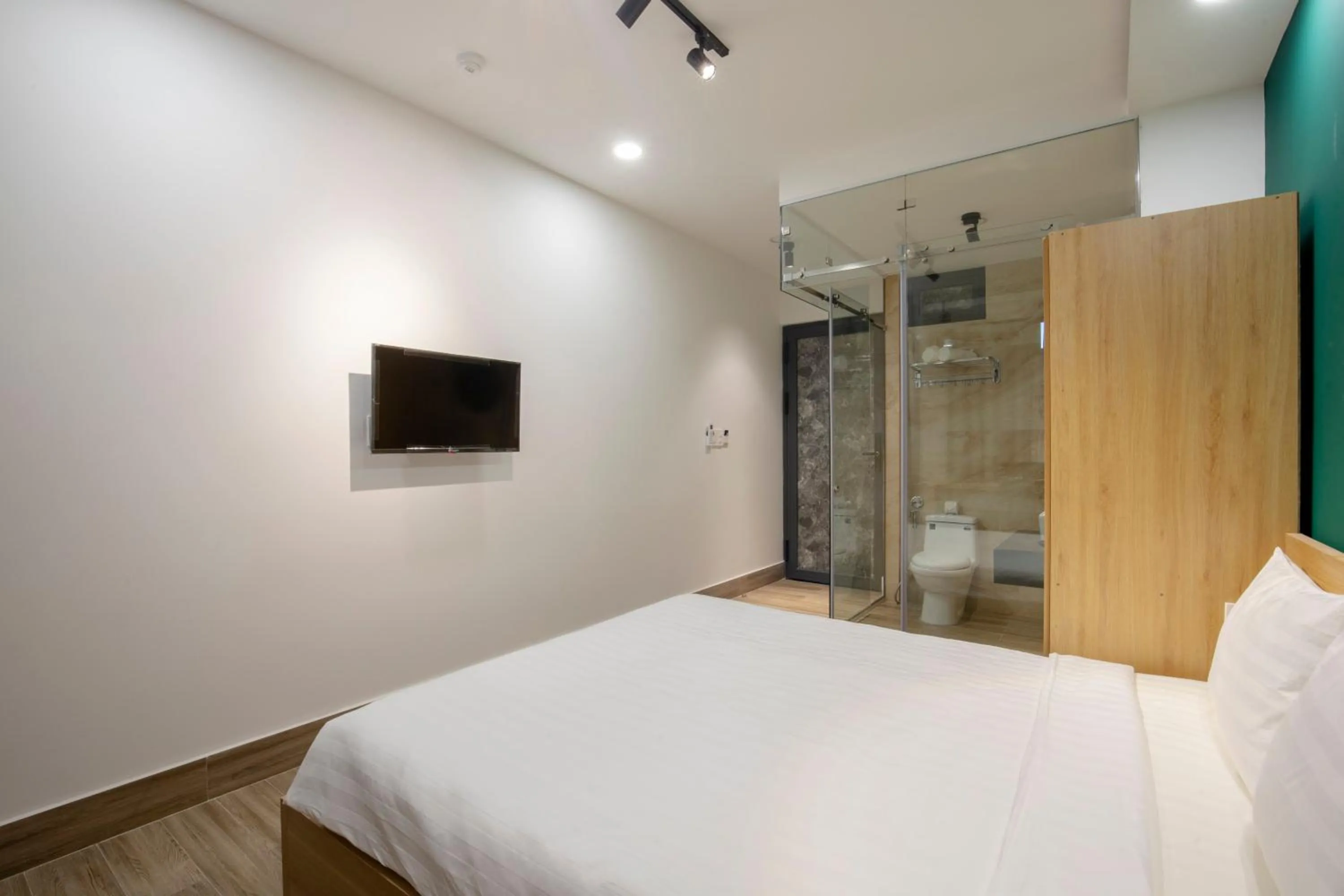 Photo of the whole room, Bed in LÁ HOTEL RIVERSIDE