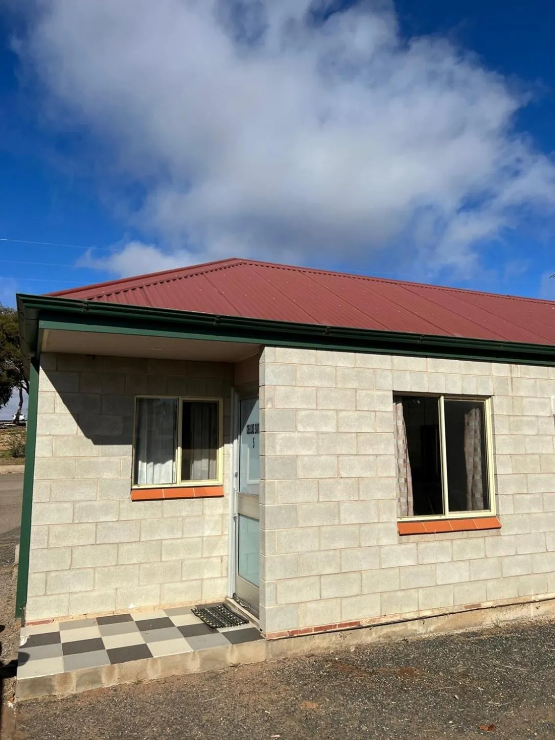 Facade/entrance in Broken Hill Outback View Holiday Park