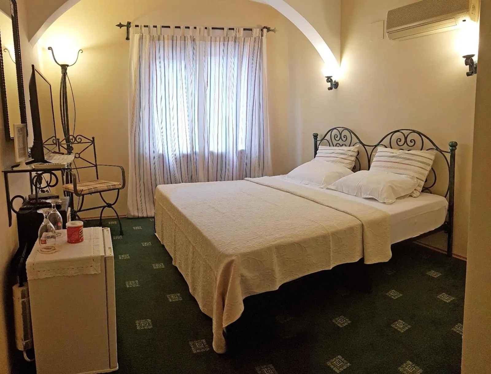 Photo of the whole room in A&B Home Hotel