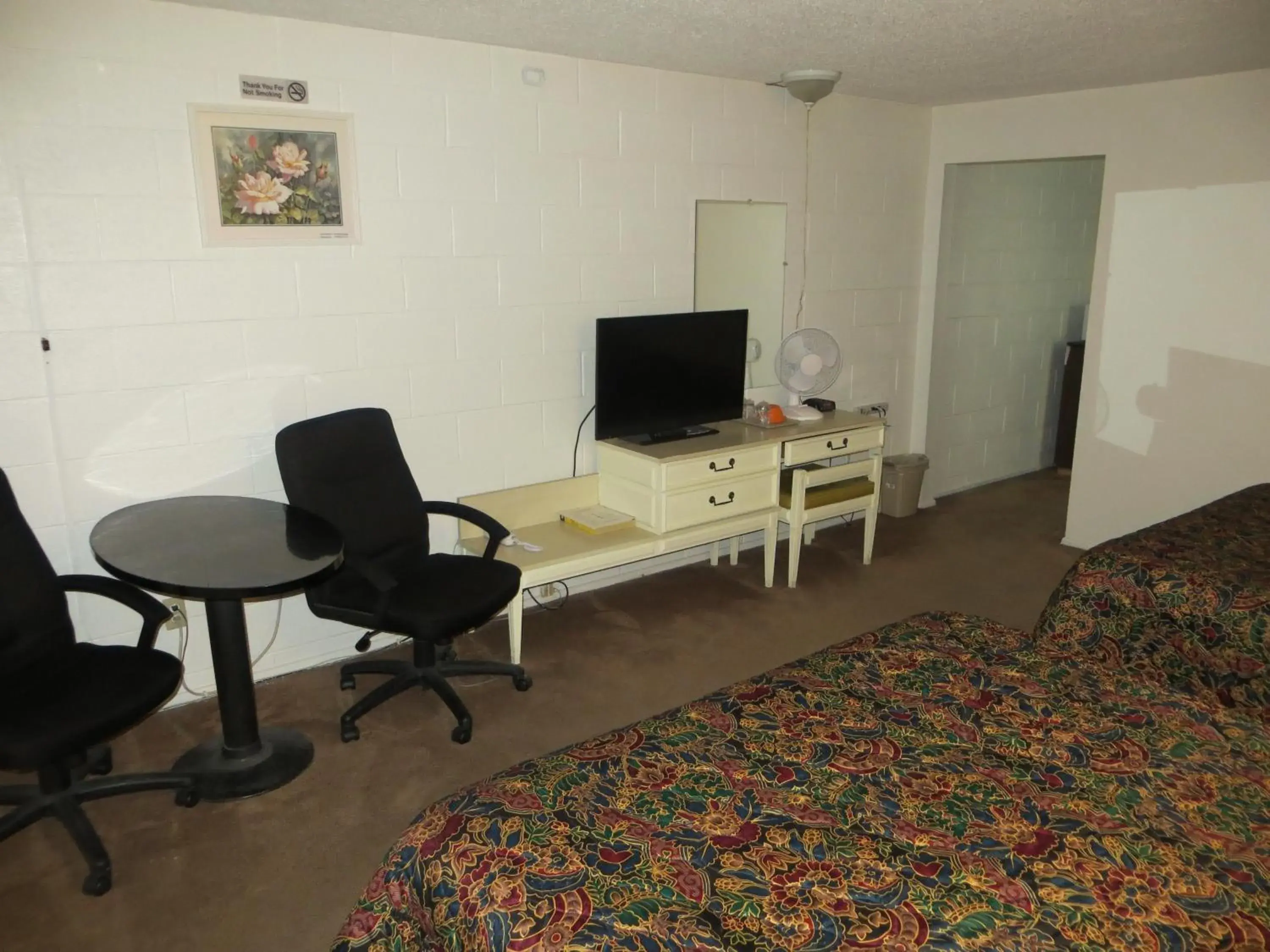 Queen Room with Two Queen Beds in Holiday Lodge Queen Room with Two Queen Beds in Holiday Lodge