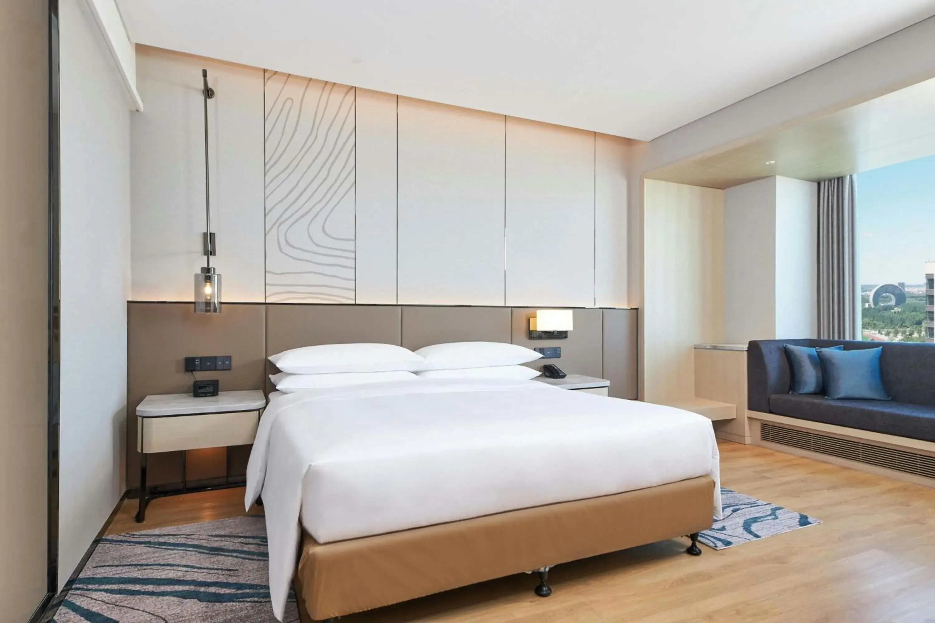 Deluxe King Room with City View in Courtyard by Marriott Changchun Deluxe King Room with City View in Courtyard by Marriott Changchun
