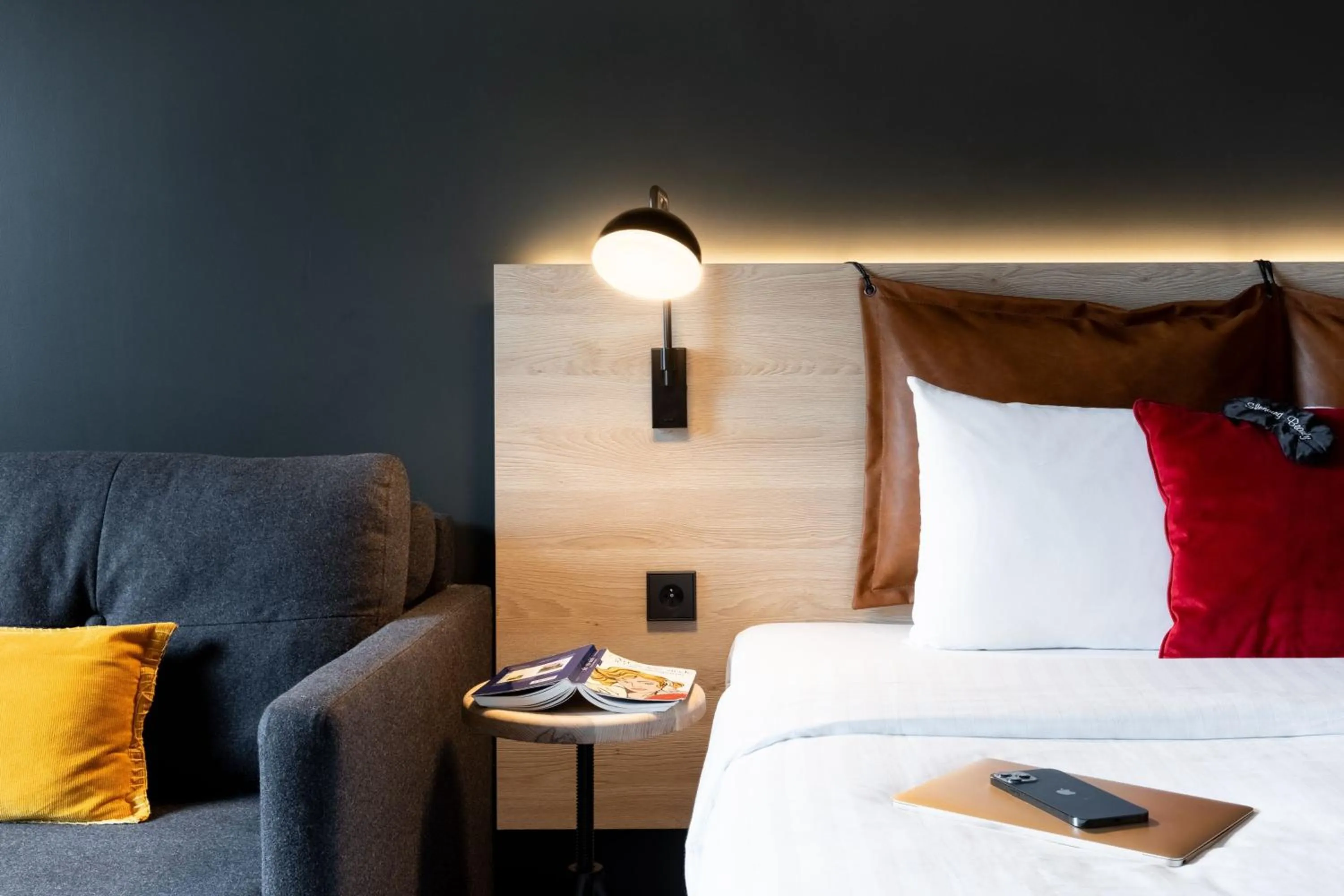 Photo of the whole room, Bed in Moxy Paris Val d'Europe