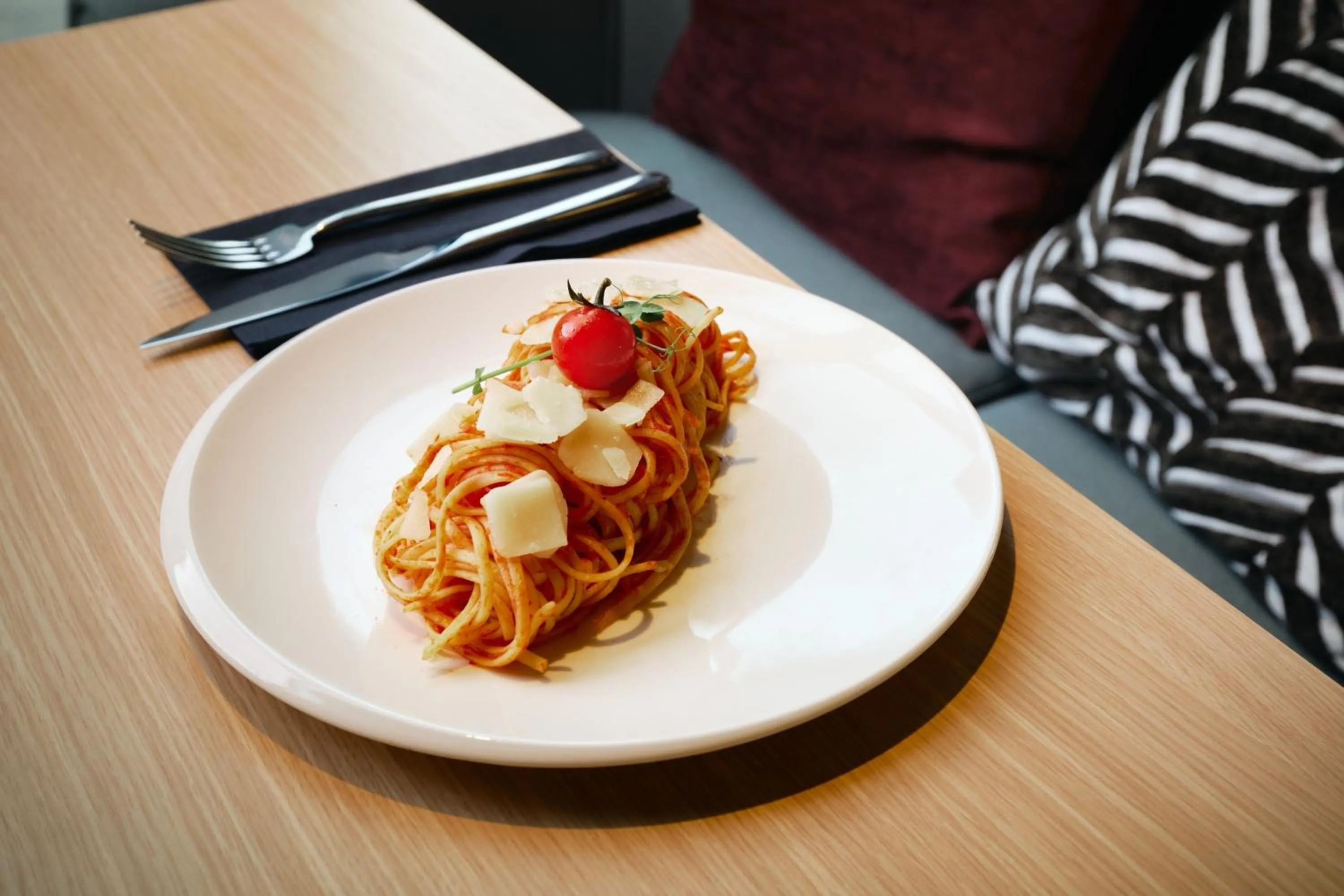 Restaurant/places to eat in Moxy Paris Val d'Europe