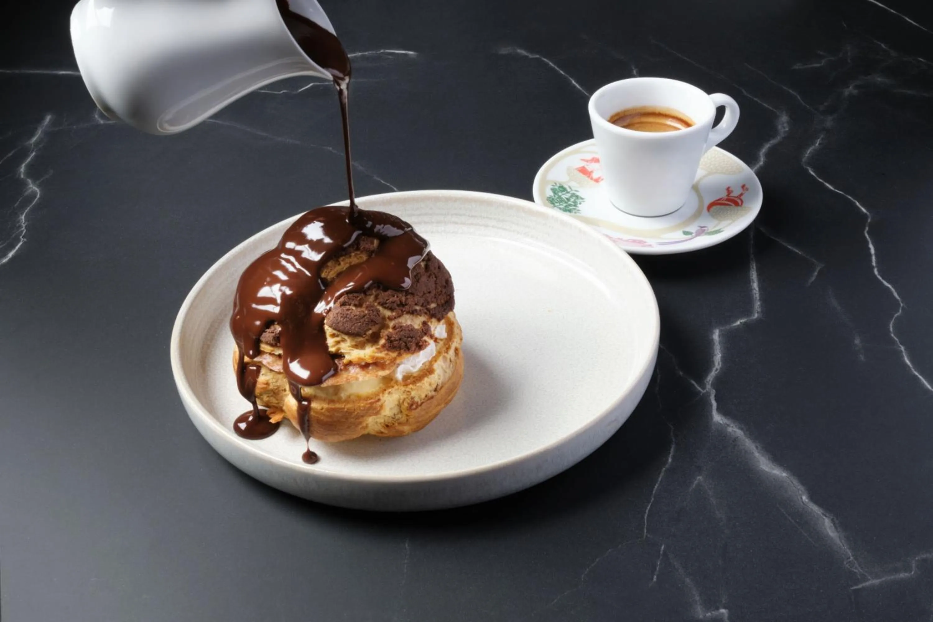 Restaurant/places to eat in Moxy Paris Val d'Europe