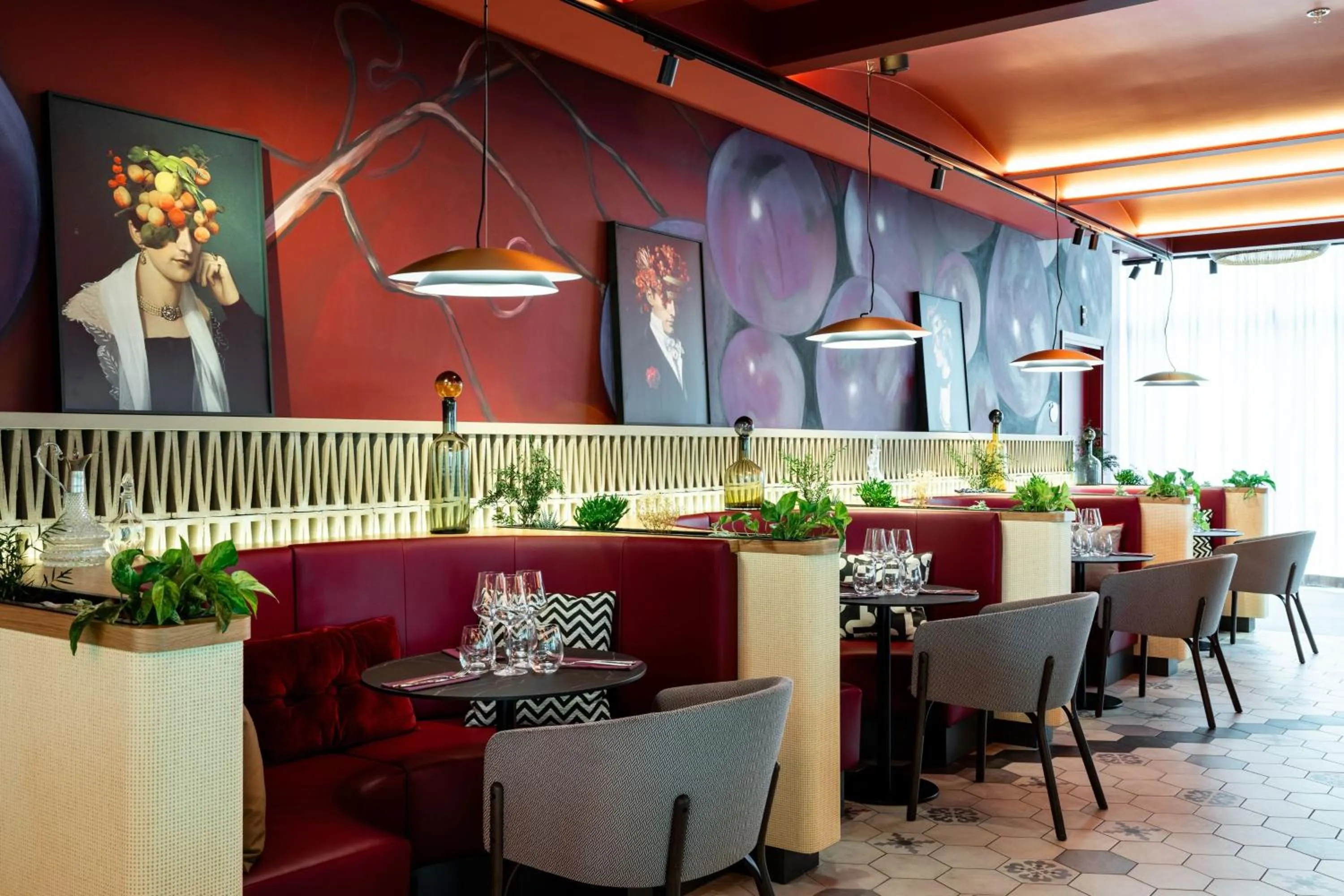 Restaurant/places to eat in Moxy Paris Val d'Europe
