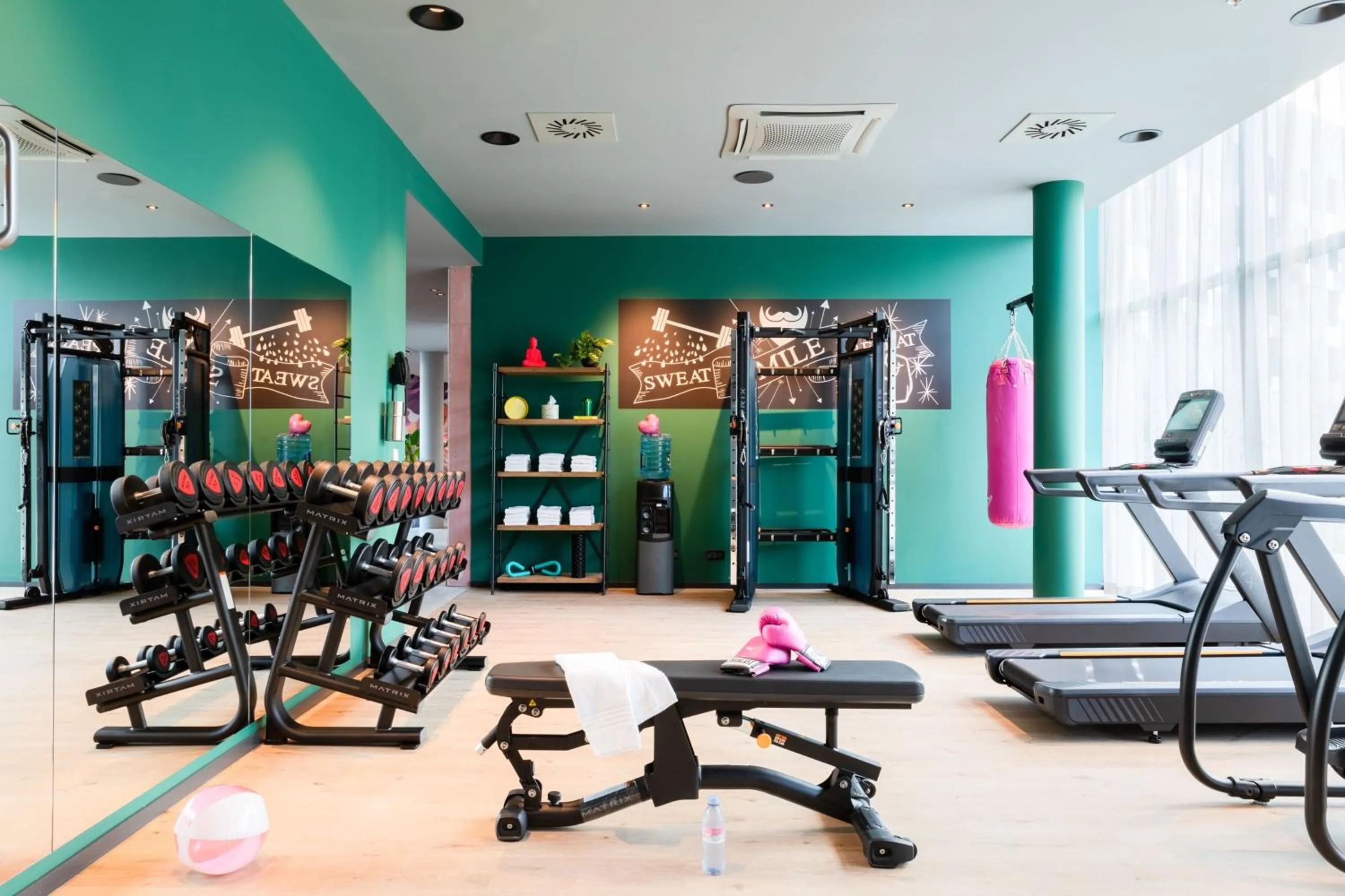 Fitness centre/facilities in Moxy Paris Val d'Europe