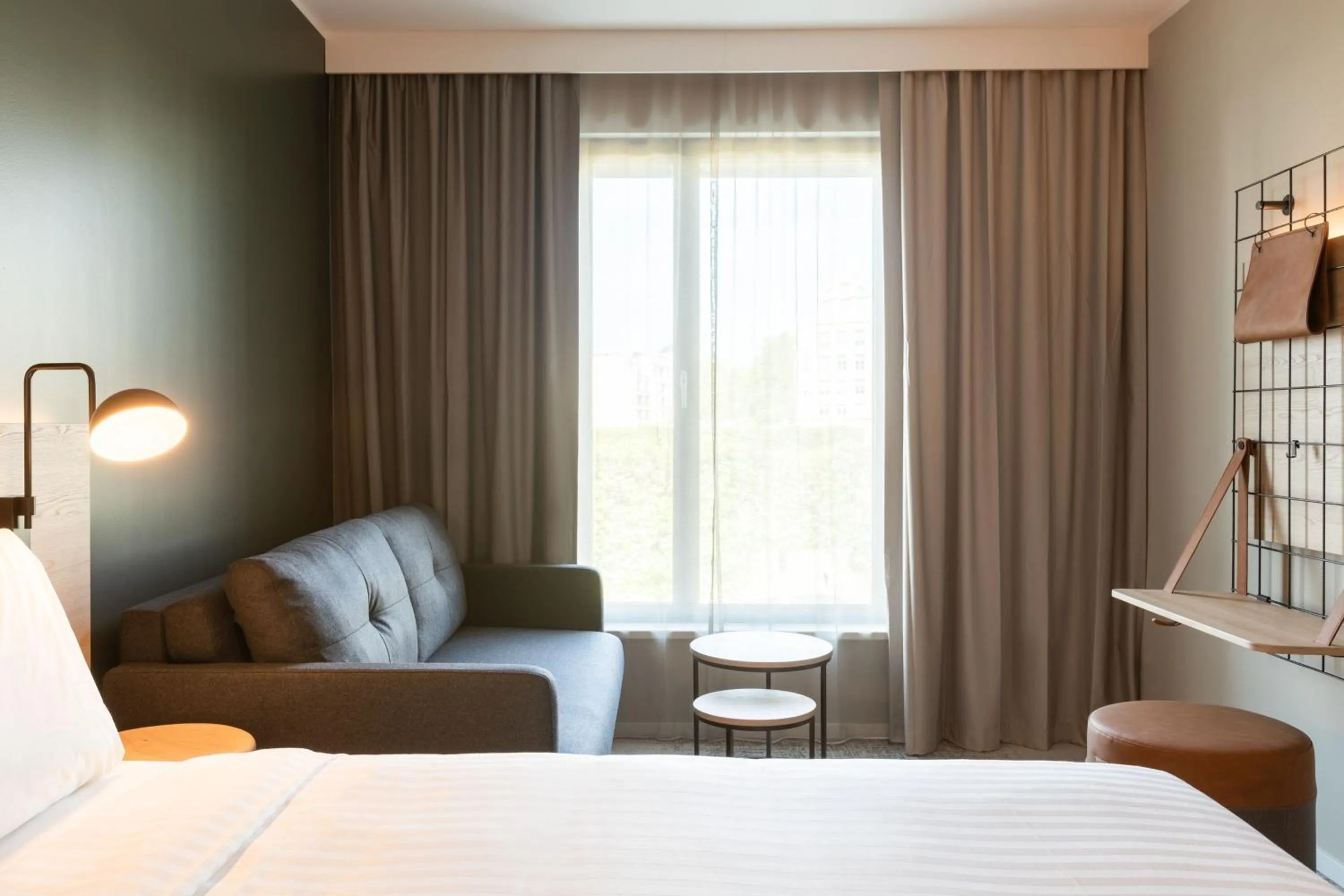 Photo of the whole room, Bed in Moxy Paris Val d'Europe