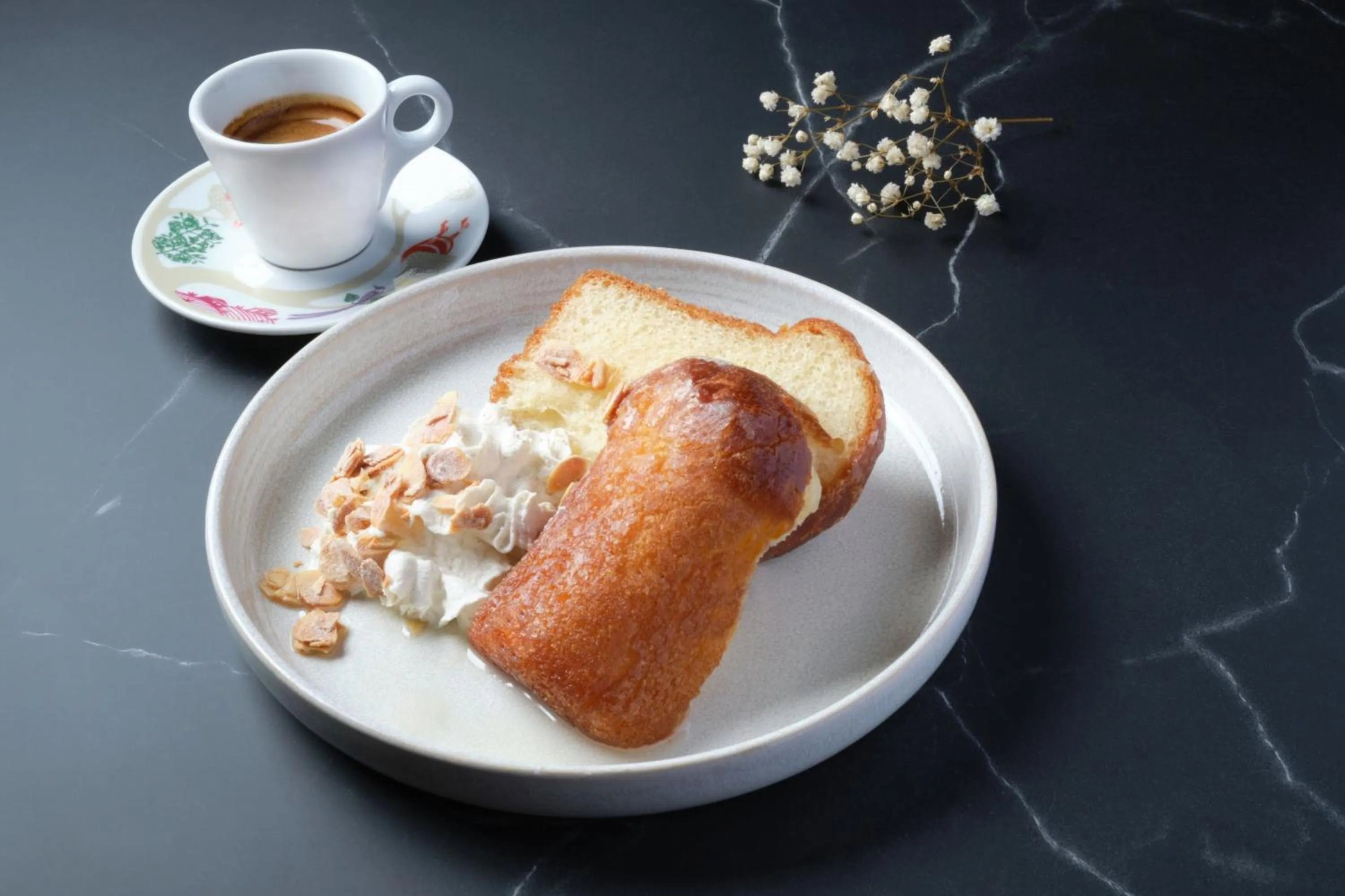 Restaurant/places to eat in Moxy Paris Val d'Europe