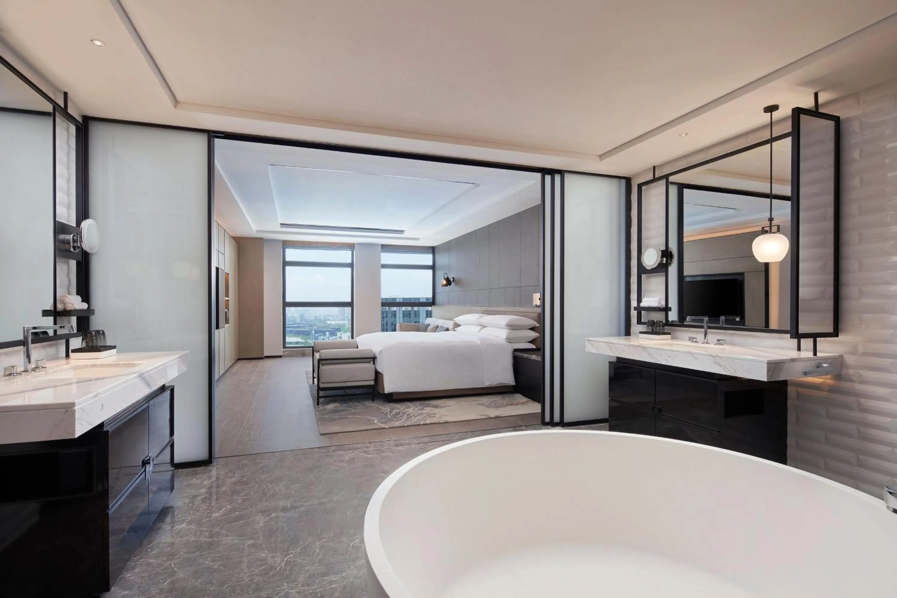 Photo of the whole room, Bed in Sheraton Xi'an South