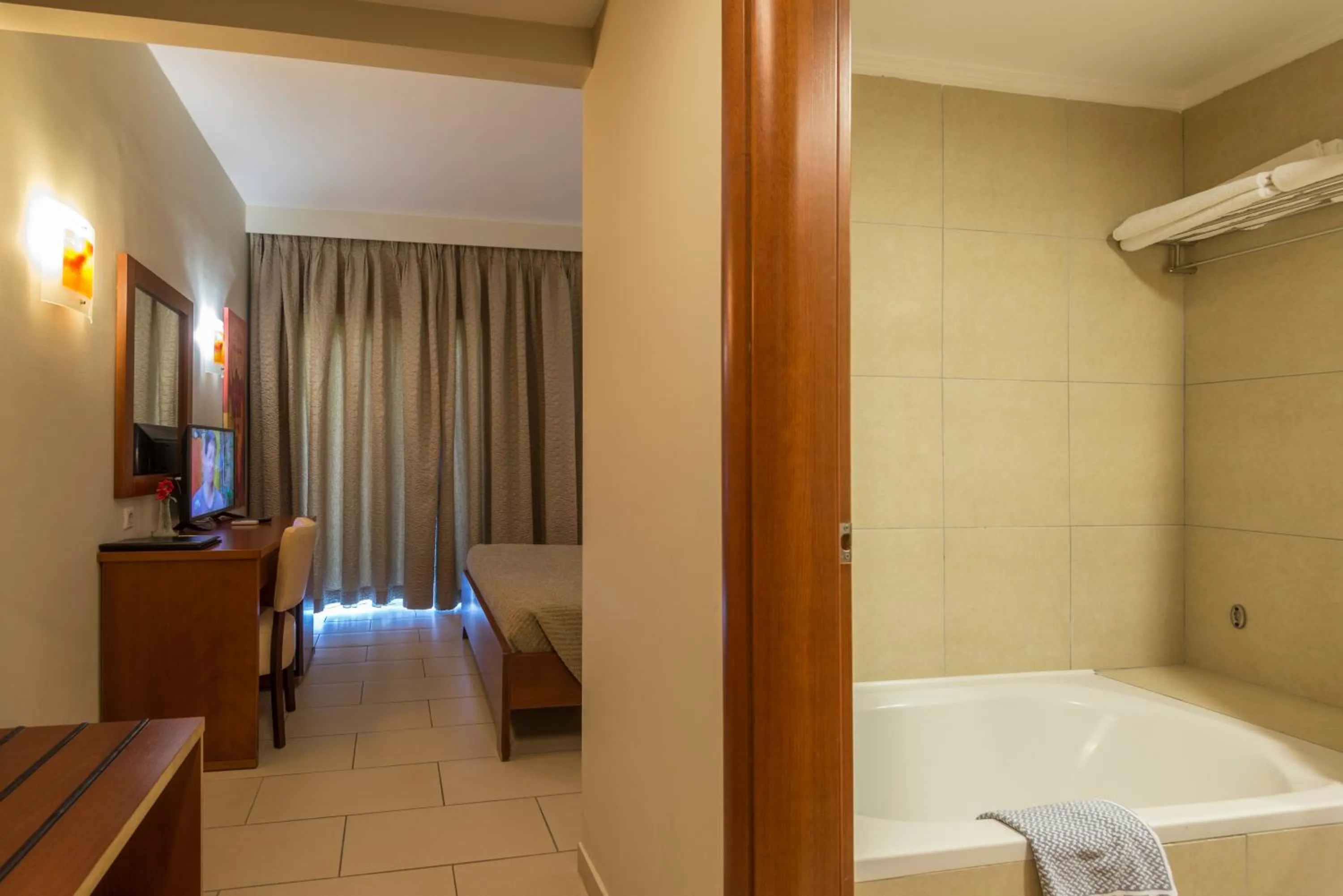 Photo of the whole room in SANDY BEACH