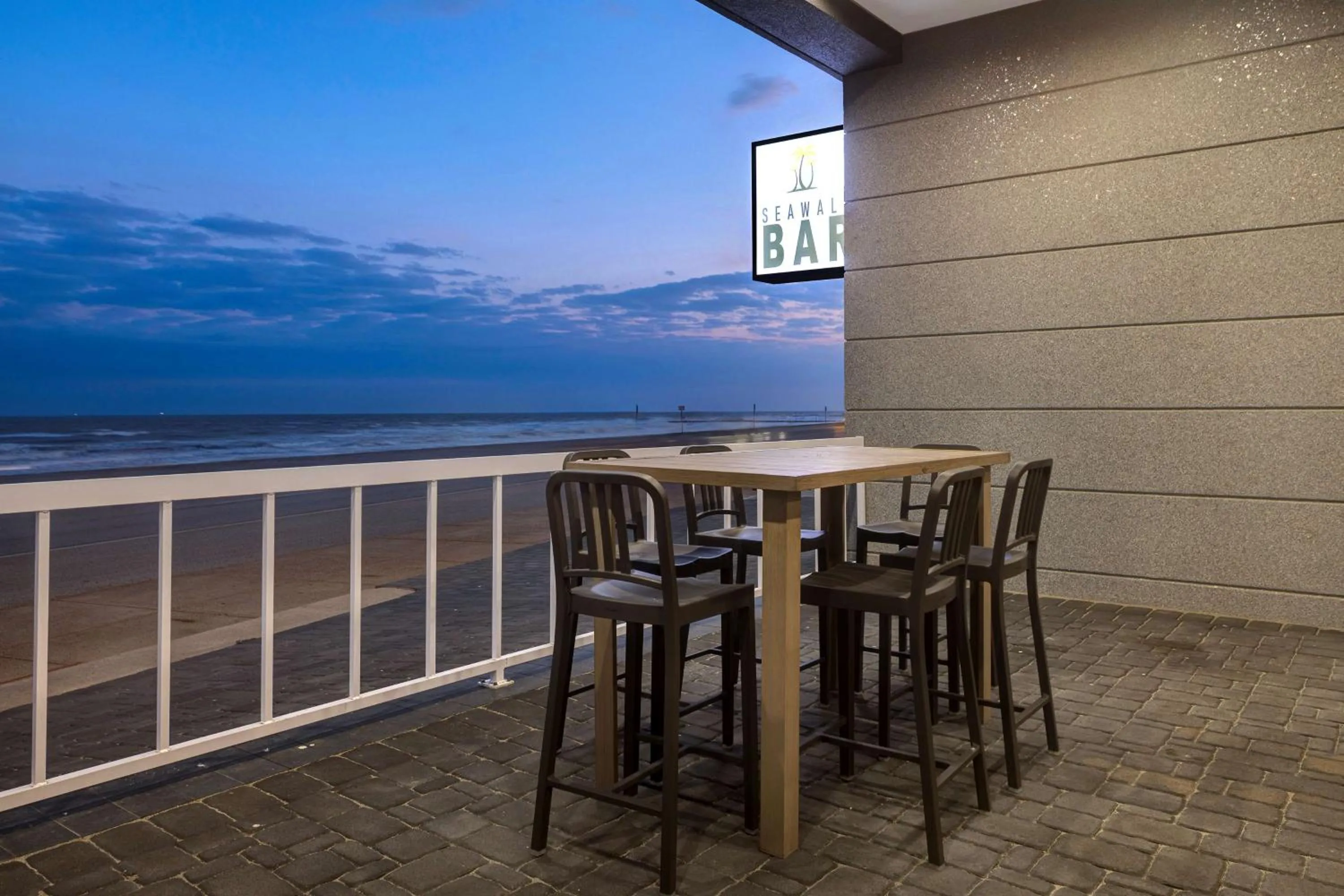 Dining area in Home2 Suites Galveston, Tx