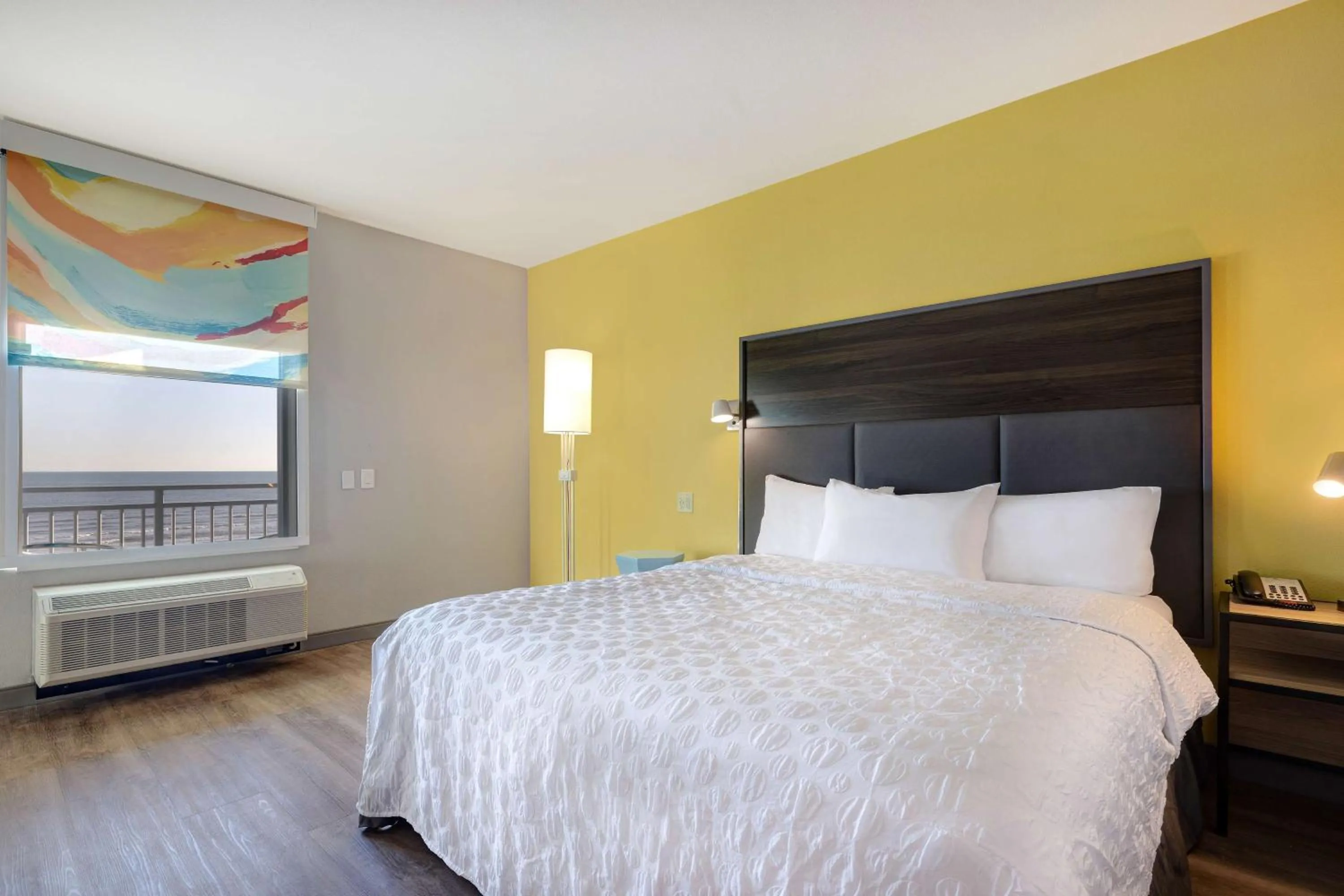 Bed in Tru By Hilton Galveston, Tx