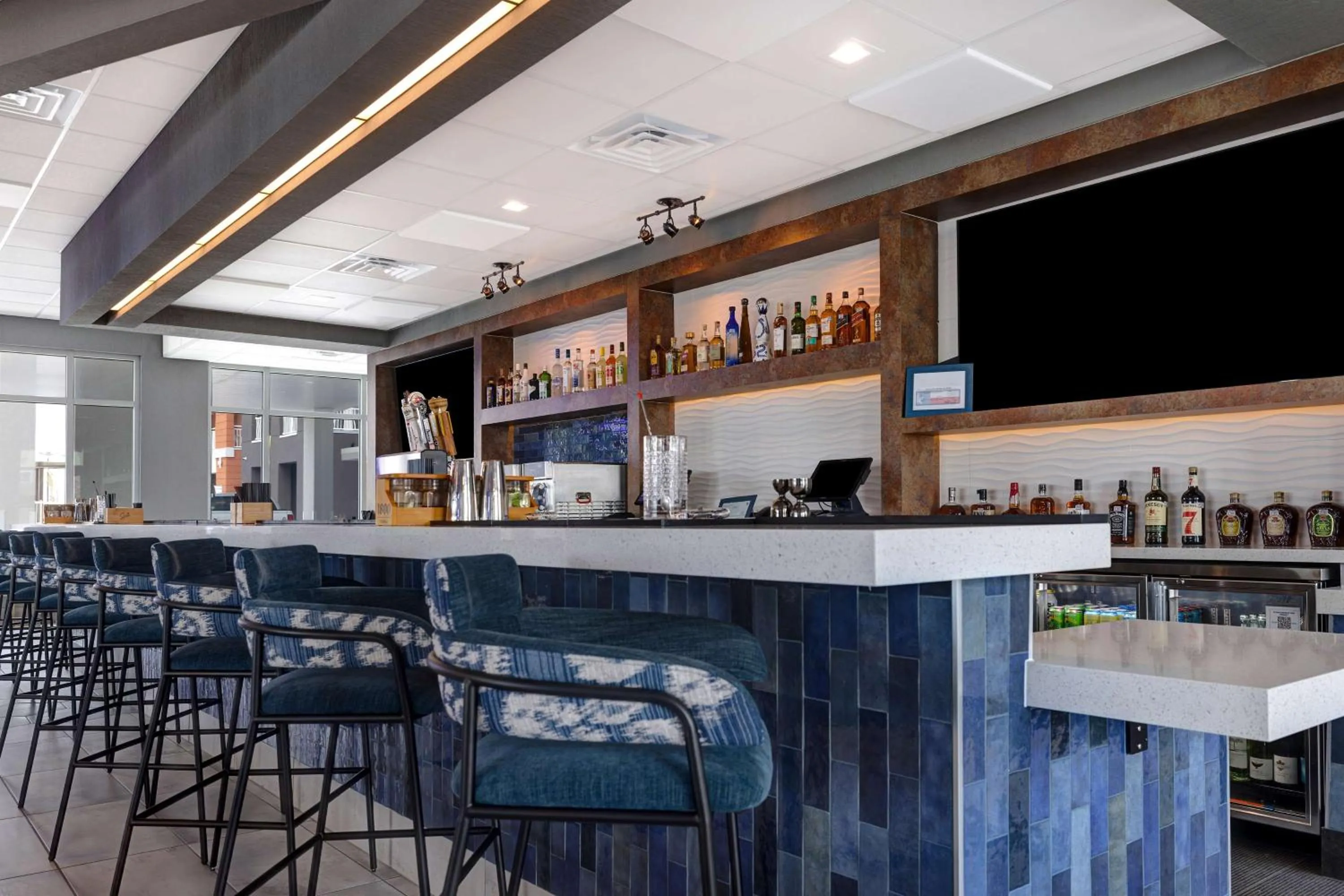 Lounge or bar in Tru By Hilton Galveston, Tx