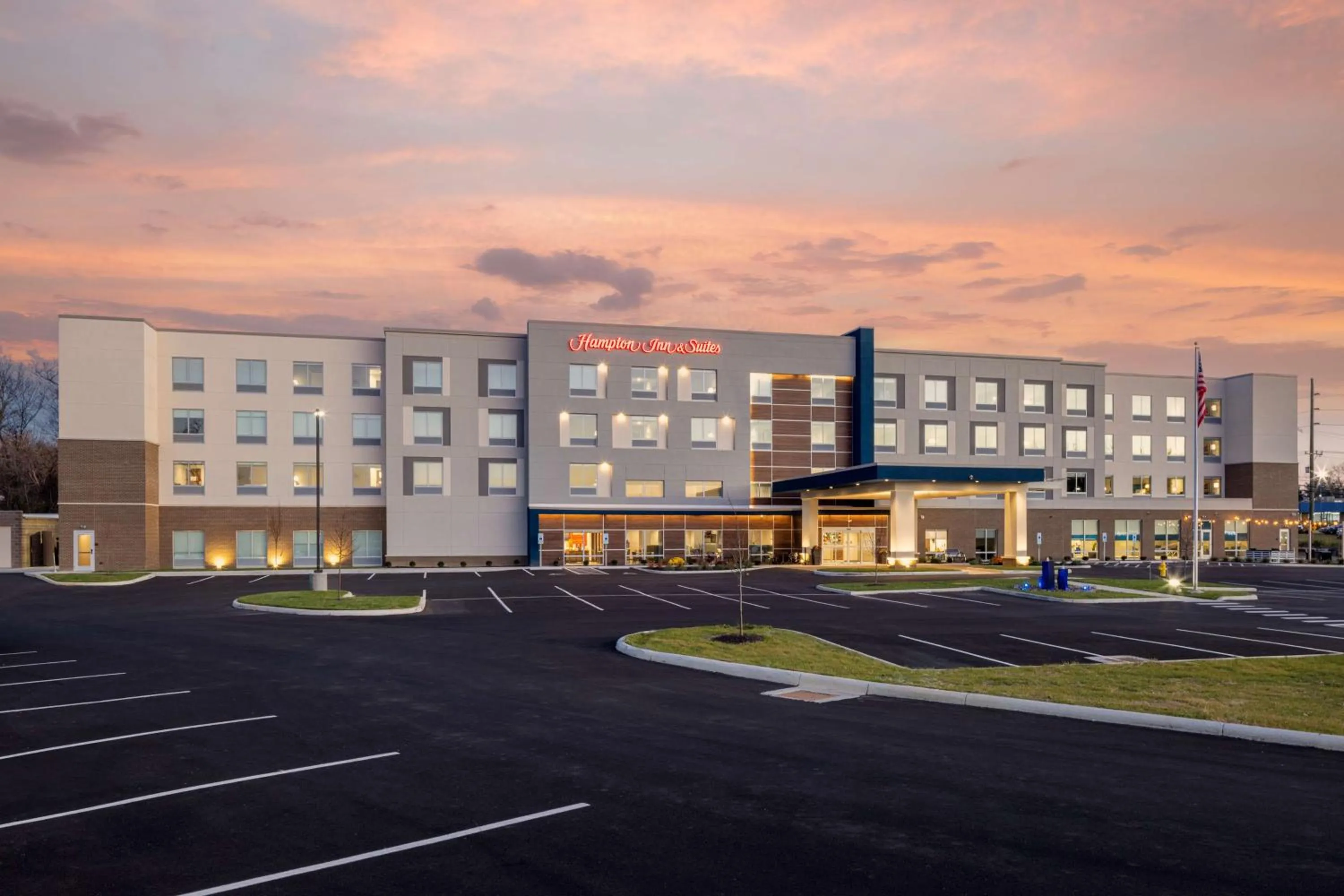 Property building in Hampton Inn & Suites Cincinnati West, Oh