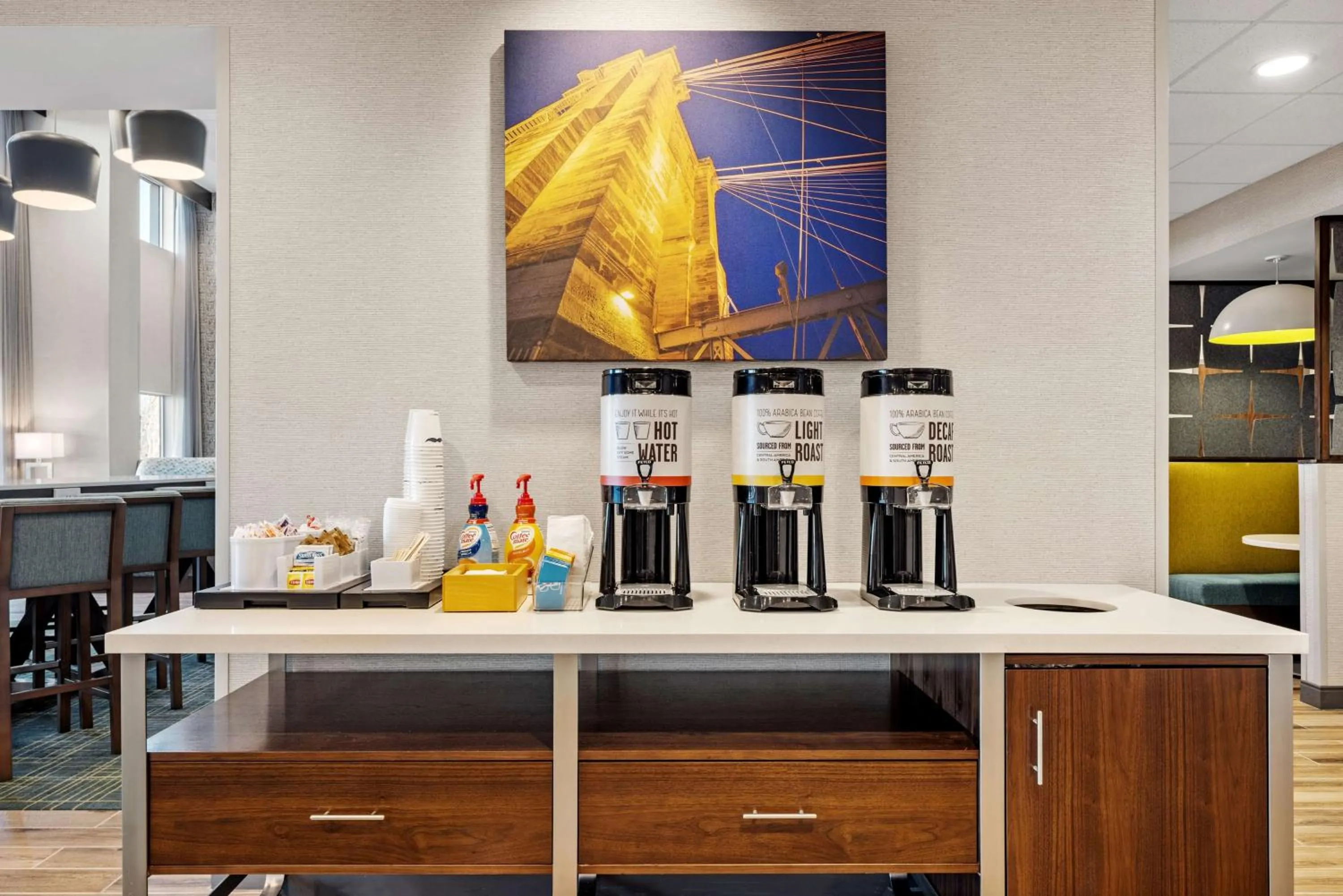 Dining area in Hampton Inn & Suites Cincinnati West, Oh