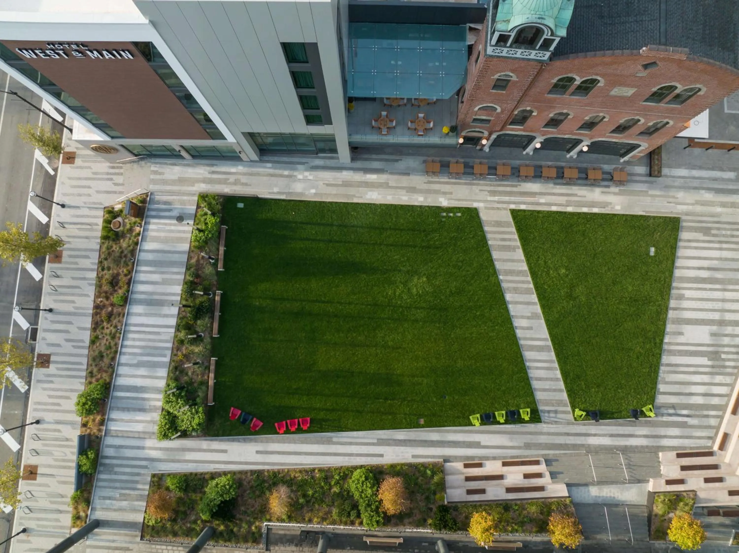 Inner courtyard view in Hotel West & Main Conshohocken, Tapestry Collection Hilton