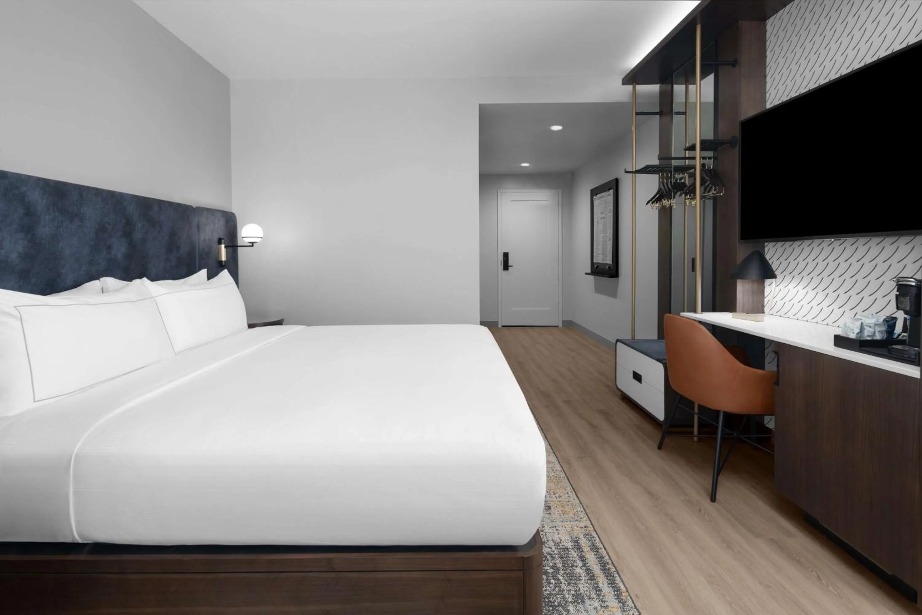 Bedroom, Bed in Hotel West & Main Conshohocken, Tapestry Collection Hilton