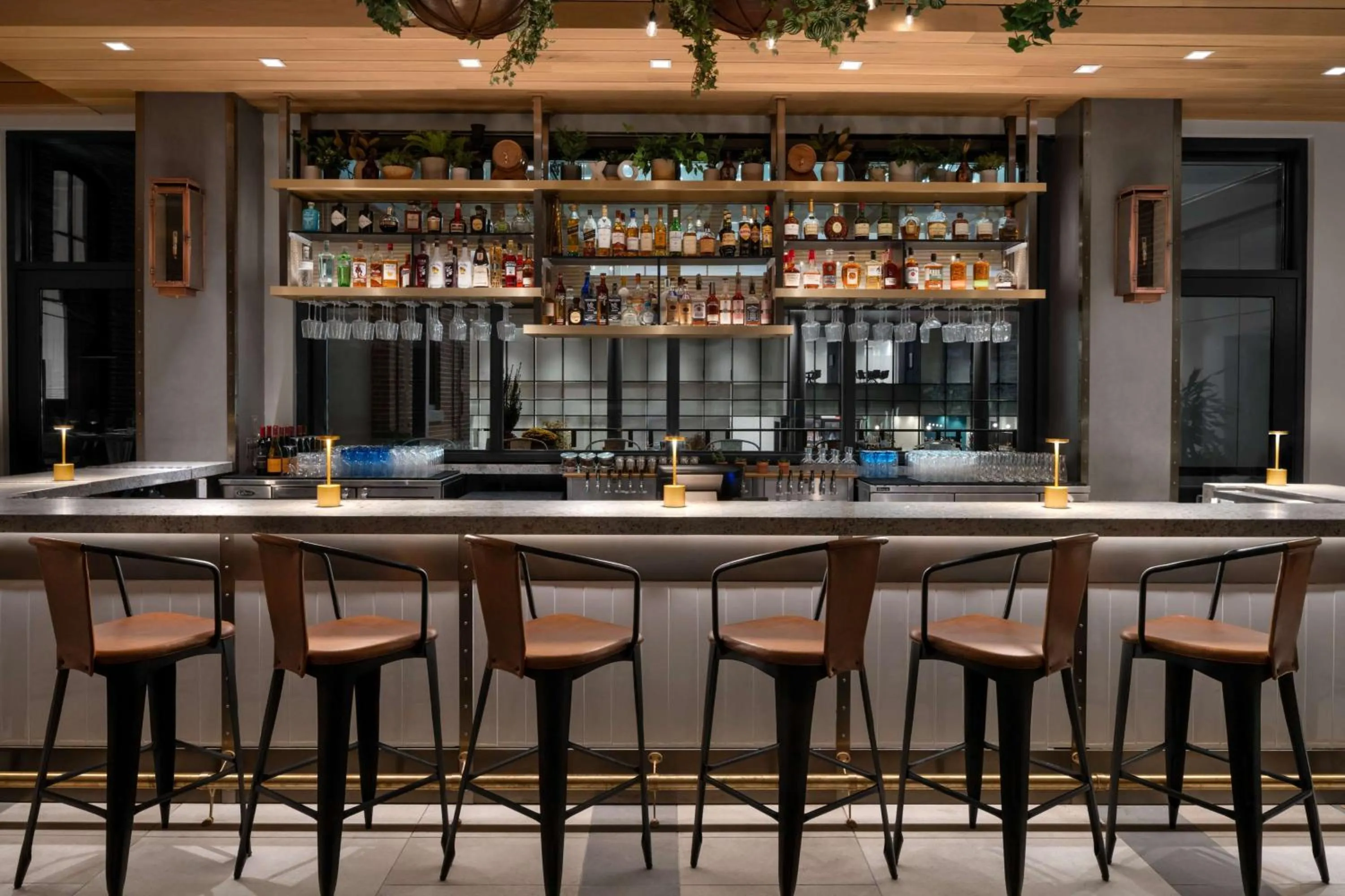 Lounge or bar in Hotel West & Main Conshohocken, Tapestry Collection Hilton