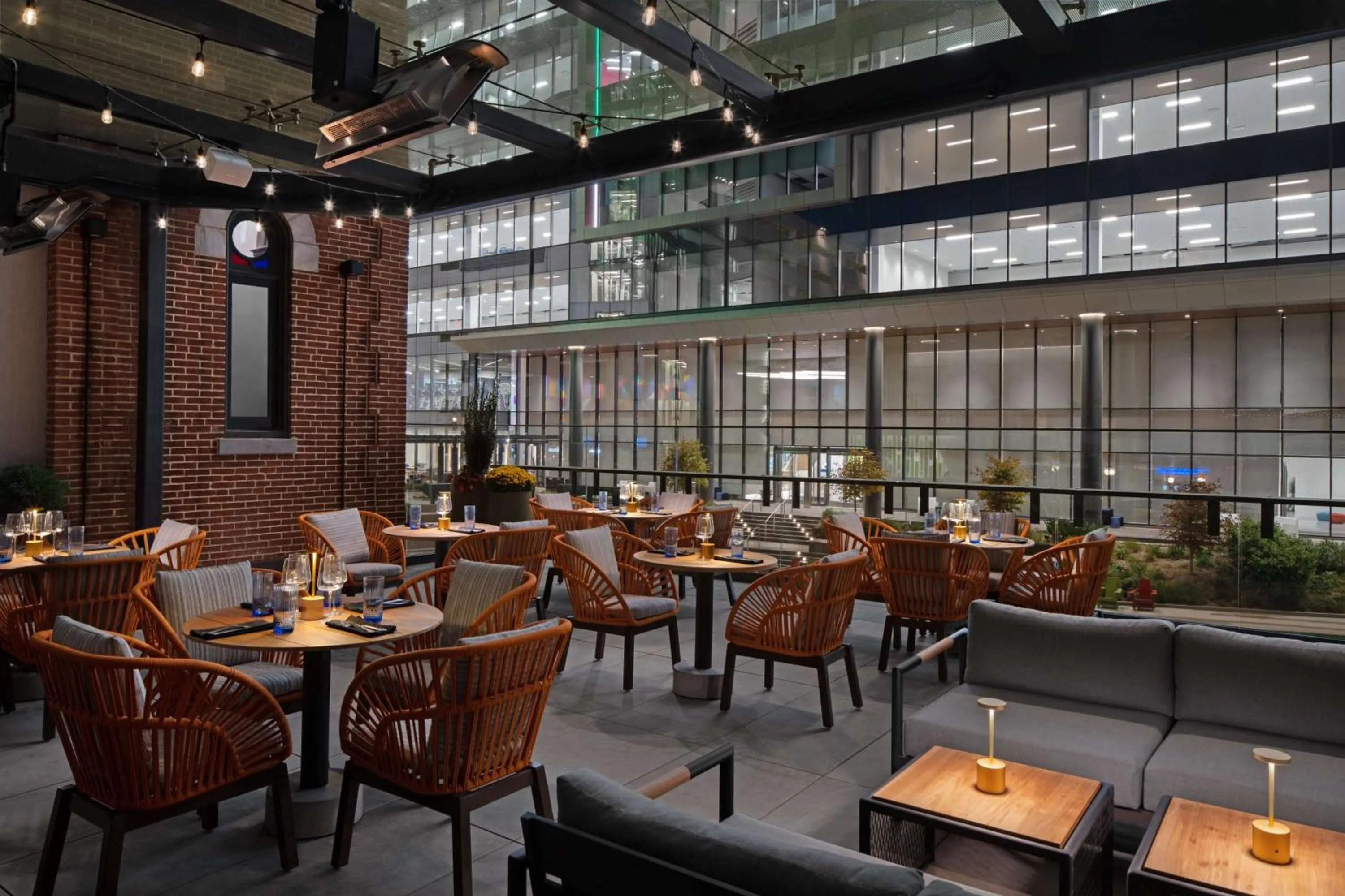 Restaurant/places to eat in Hotel West & Main Conshohocken, Tapestry Collection Hilton