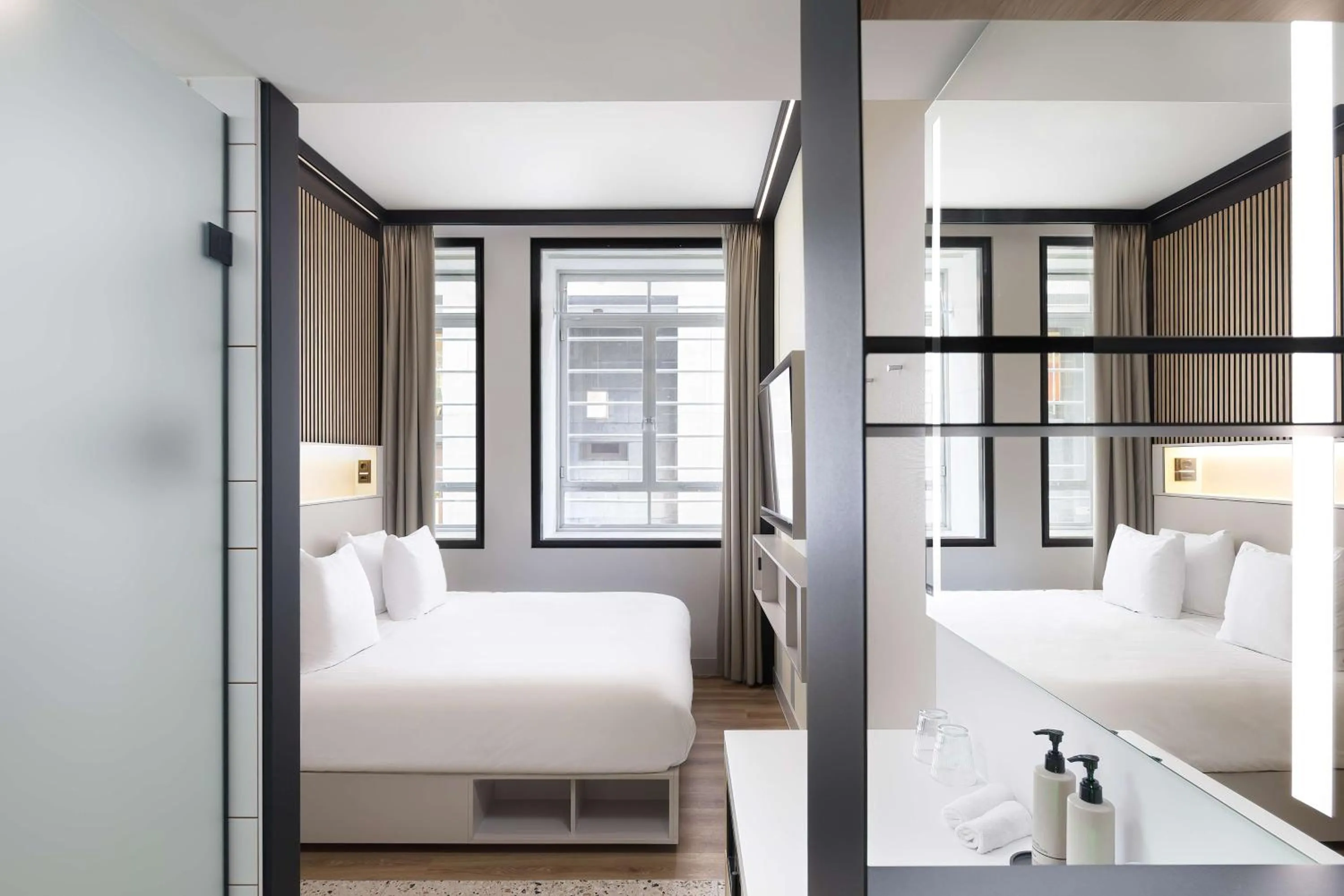 Bed in Motto By Hilton Rotterdam Blaak