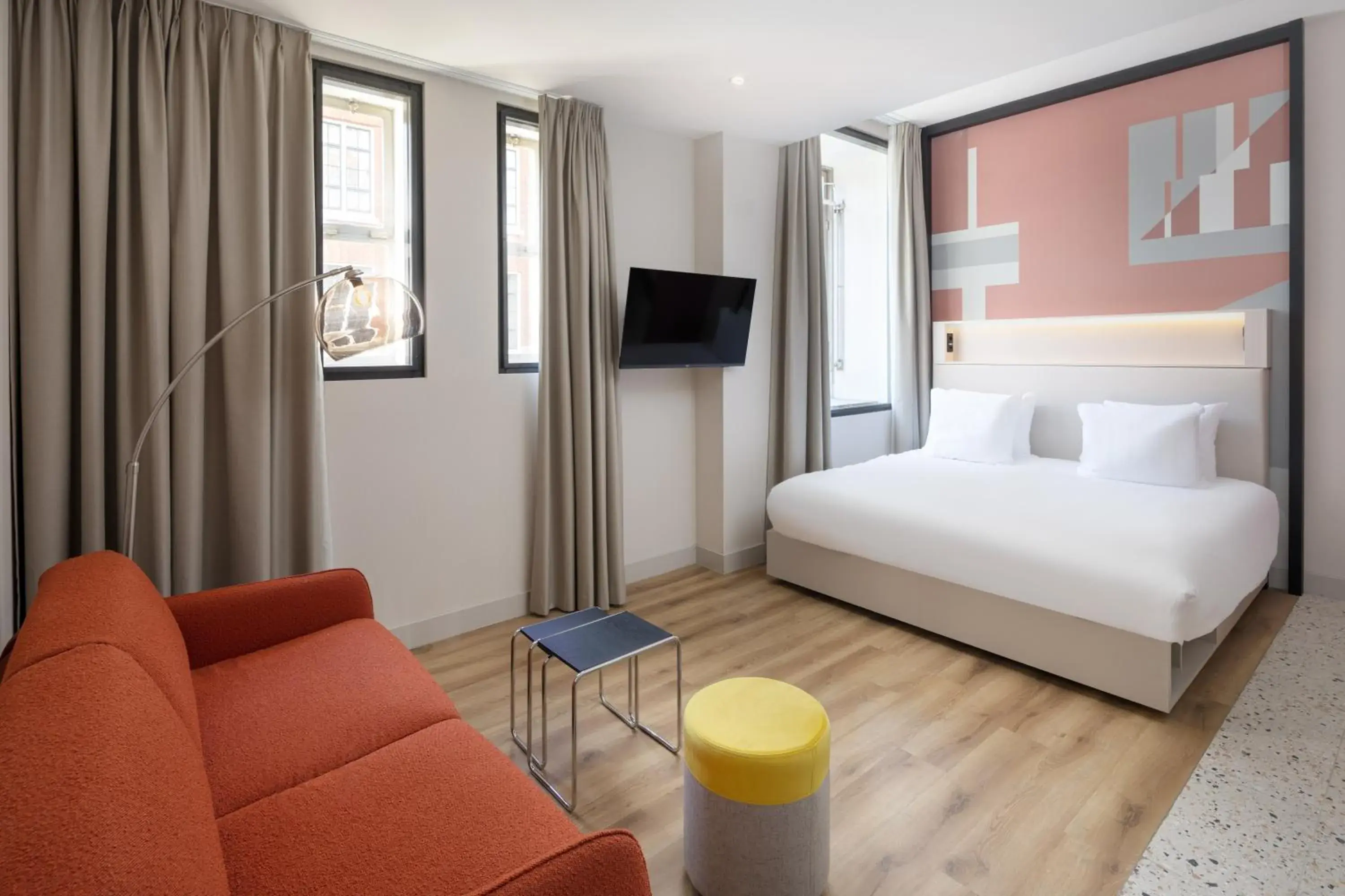 King Room with Sofa Bed in Motto By Hilton Rotterdam Blaak King Room with Sofa Bed in Motto By Hilton Rotterdam Blaak