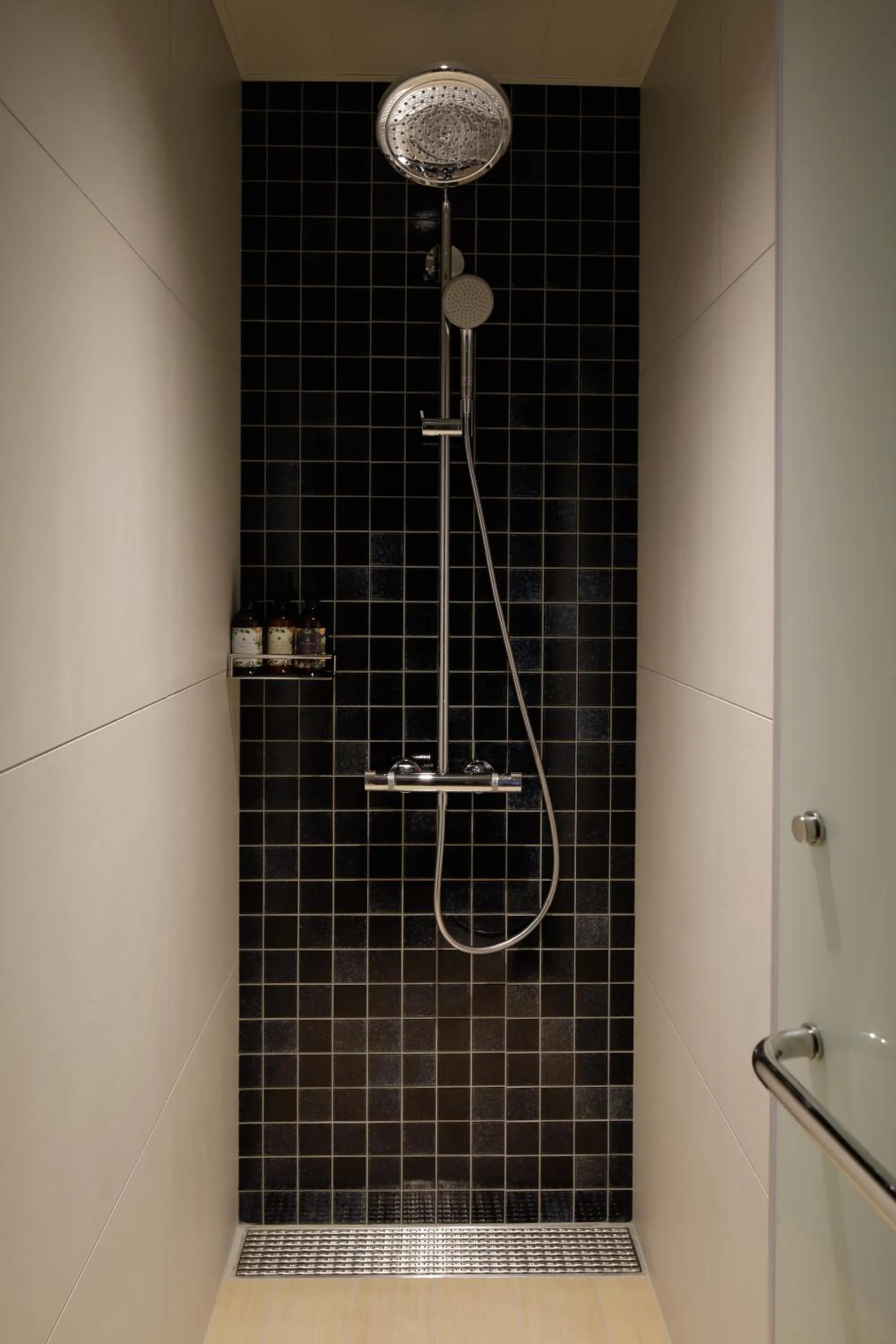 Shower in BEB5 Okinawa Seragaki by Hoshino Resorts