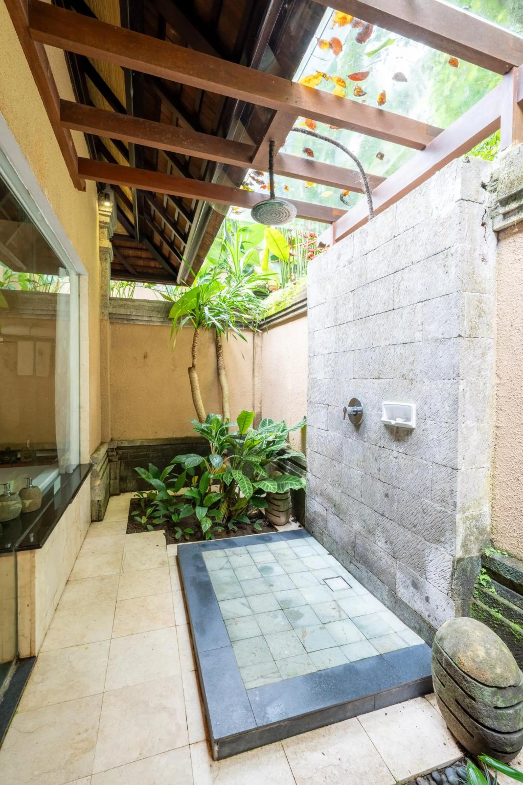 Shower in The Lokha Ubud Resort, Villas & SPA