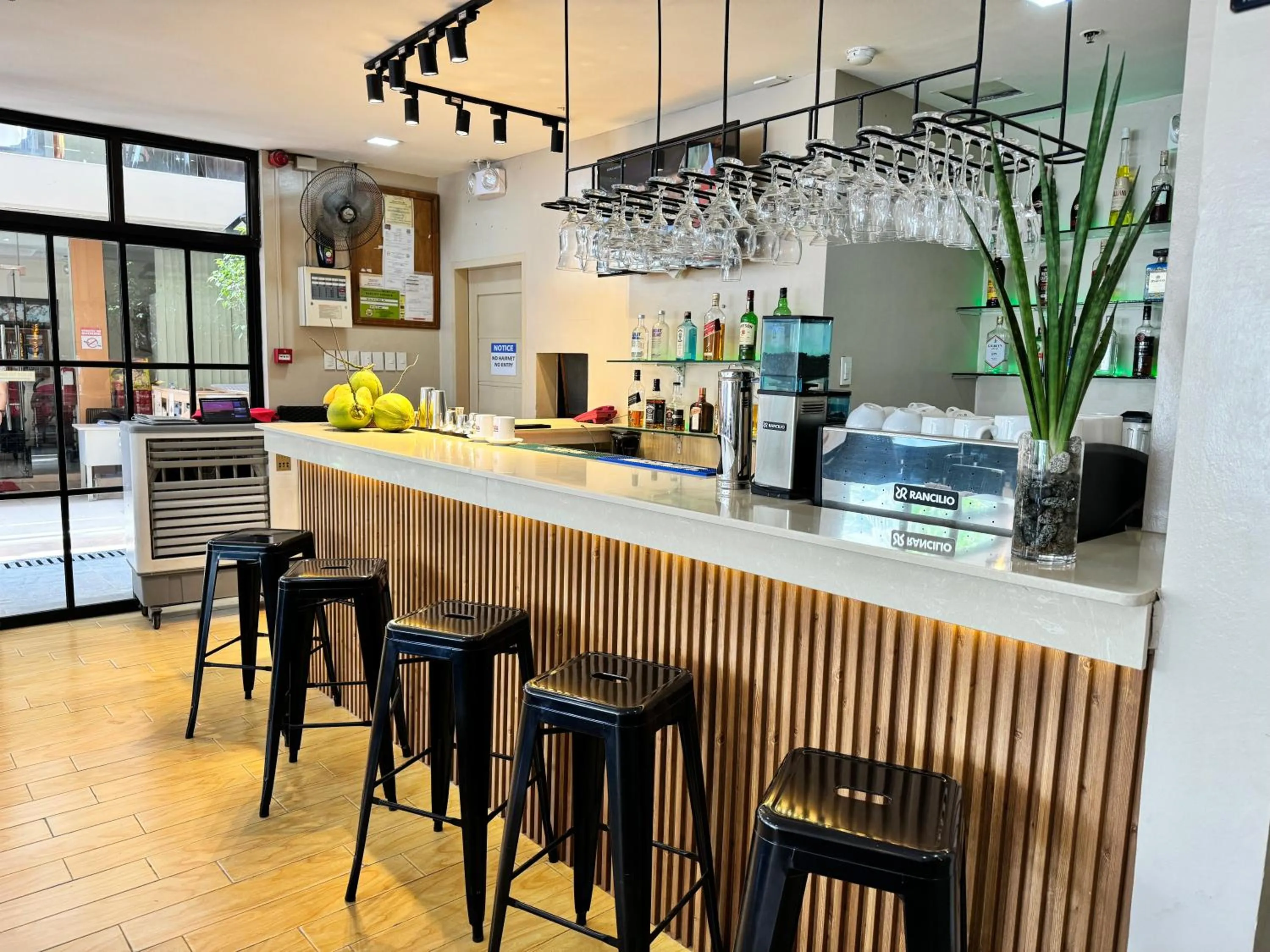 Restaurant/places to eat in Red Coco Inn de Boracay