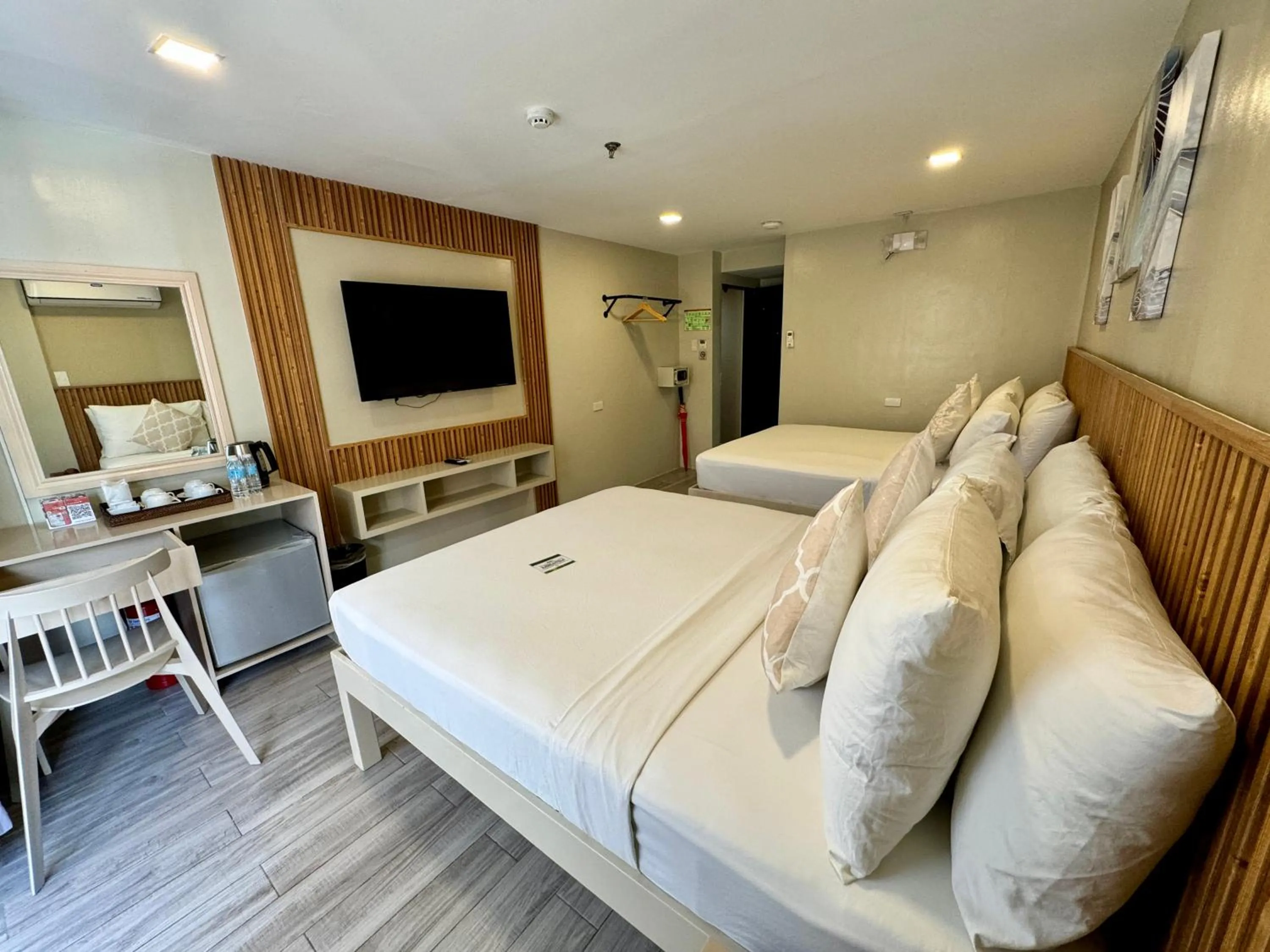 Bedroom, Bed in Red Coco Inn de Boracay