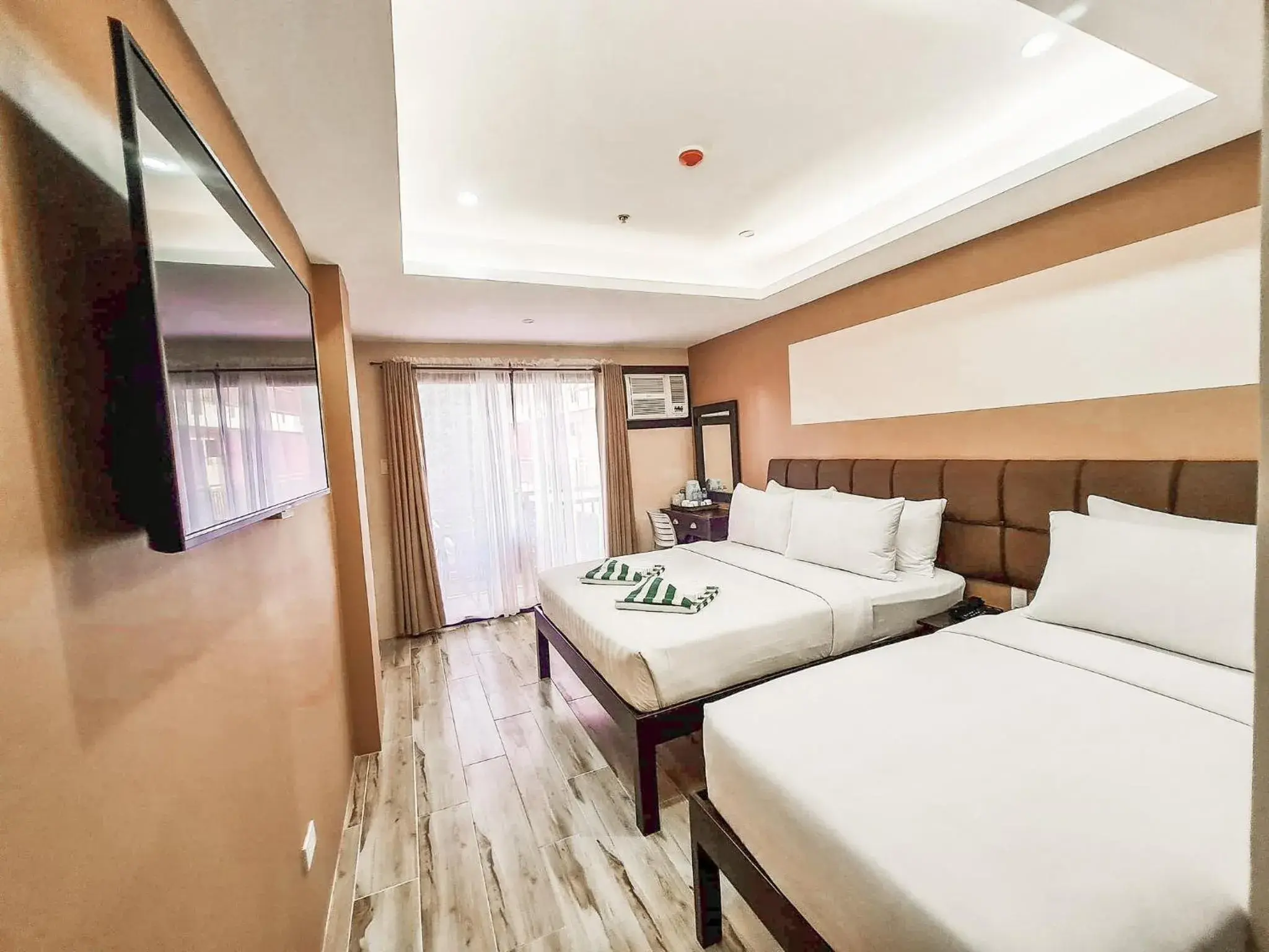 Superior Room with Balcony in Red Coco Inn de Boracay Superior Room with Balcony in Red Coco Inn de Boracay