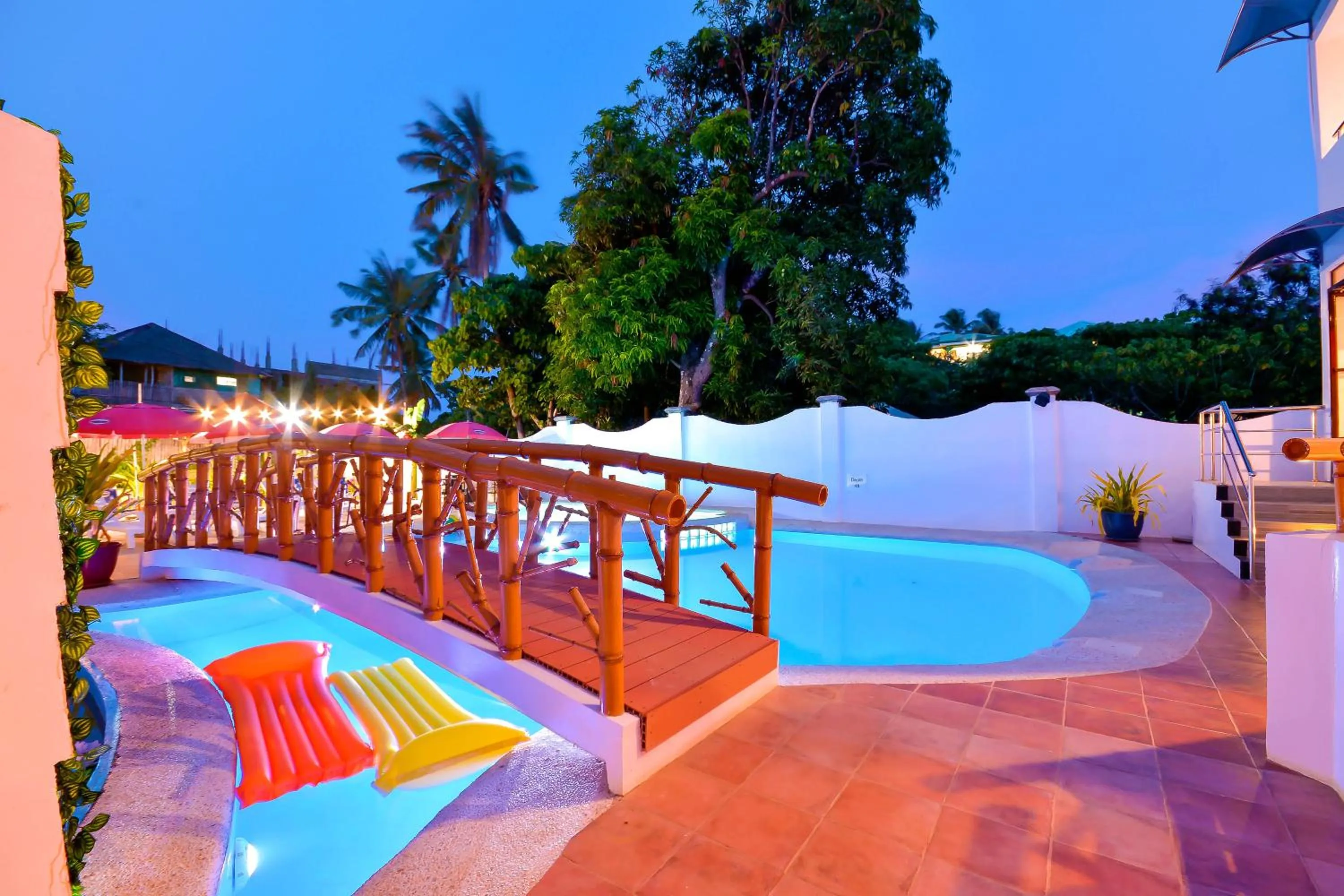 Swimming pool in Red Coco Inn de Boracay